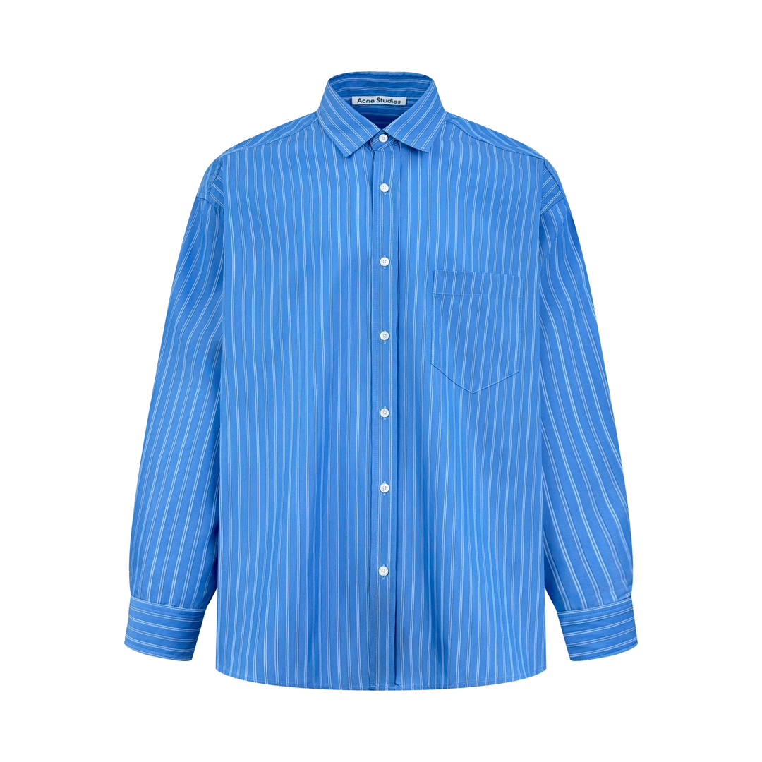 NO:508857,.Acne Studios 1996 logo striped shirt Customized three-color soft light silk cotton woven striped material Excellent texture Comfortable skin Focus with classic blue as the main tone Dynamic vitality Fresh and elegant Black and white stripes are distributed staggered and delicate and smooth Acne Studios 1996 logo label embellishes the back, carrying the origin and history of the brand, and pushes the retro atmosphere to a climax. The subtle reveals a sense of luxury in the subtle beauty. All in stripes. Craft 1: Infrared positioning cutters achieve accurate positioning of materials through infrared transmitters and infrared receivers. Accuracy can reach the micron level, thus meeting the effect of high-precision cutting of plaid alignment Process 2: Medium-detonated painting position Use advanced positioning tools to ensure alignment marks on clothes. Then professional trim the edges of the hot painting  To achieve high-precision alignment Process 3: Use the rollover and buried clamping process to provide high-quality sewing effect, smooth and neat and tidy, Process 4: The fabric is sand-washed, with better texture, not easy to deform, not easy to shrink, not easy to fade, maintain long-term beauty, Auxiliary materials Customized 1:1 Acne White Butterfly Shell Buckle Customized 1:1 Acne Collar Mark Customized 1:1 Acne Trademark Size Loose Size 44 46 48 50,,acne studios,dior,shirts,alexander wang19860909.Acne Studios 1996徽标条纹衬衫 定制三色柔光天丝棉韵织条纹料 质感卓越 舒适贴肤 以经典蓝作主基调 动感活力 清新雅致 黑白条纹的分布错落有致 细腻而流畅 Acne Studios 1996徽标标签点缀于背面 承载着品牌的起源与历史 更是将复古的氛围推向了高潮 在细微之处流露出奢华感 层次之美 尽在条纹 工艺1: 红外线定位裁床 通过红外发射器和红外接收器来实现对材料的精准定位 精度可达到微米级别 从而满足格纹对位高精度裁剪的效果 工艺2: 中烫画位 利用先进的定位工具确保与衣物上的对位标记 再通过对烫画边缘进行专业修剪 以达到高精度对位 工艺3: 采用侧翻埋夹车线工艺 能够提供优质的缝合效果 平顺整洁 工整整洁 工艺4: 面料都经过砂洗 手感质感更佳 不易变形 不易缩水 不易褪色 保持长久的美观 辅料 定制1:1 Acne 白蝶贝壳扣 定制1:1 Acne 领标 定制1:1 Acne 商标 版型 宽松版型 尺码 44 46 48 50,,acne studios,dior,shirts,alexander wang,Men's clothing