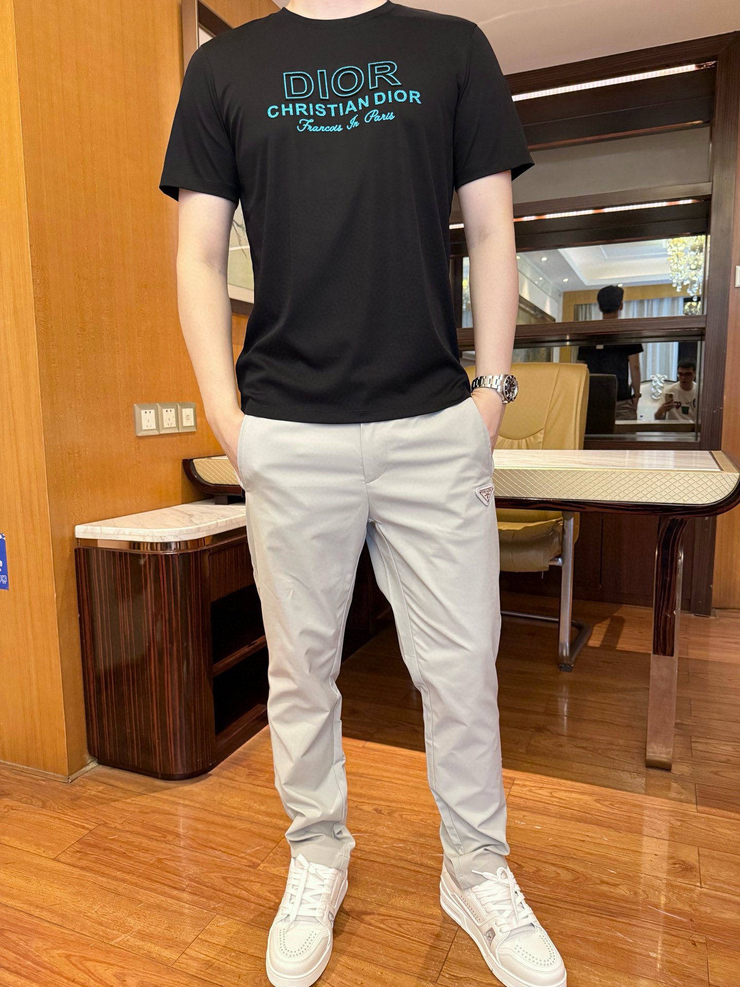 NO:507927,Dior-2025 counter latest hot T-shirt shipment, hot-selling items in European and American counters!  Selected Italian imported fine cotton fabrics with the latest designs, the brand logo on the chest highlights fashion, and the upper body effect can be seen. Number of codes 48-56 (model 180/140 wears 50, with Hong Kong Lane Crawford gift box packaging), dior,tees, t-shirt,alexander wang19860909迪奥-2025专柜最新爆款T恤出货 欧美专柜热销单品！精选意大利进口精棉面料搭配最新的设计,胸前的品牌标志彰显时尚 上身效果看得见.码数48-56（模特180/140穿50,配香港连卡佛礼盒包装）,,dior,tees，t-shirt,alexander wang,Men's clothing