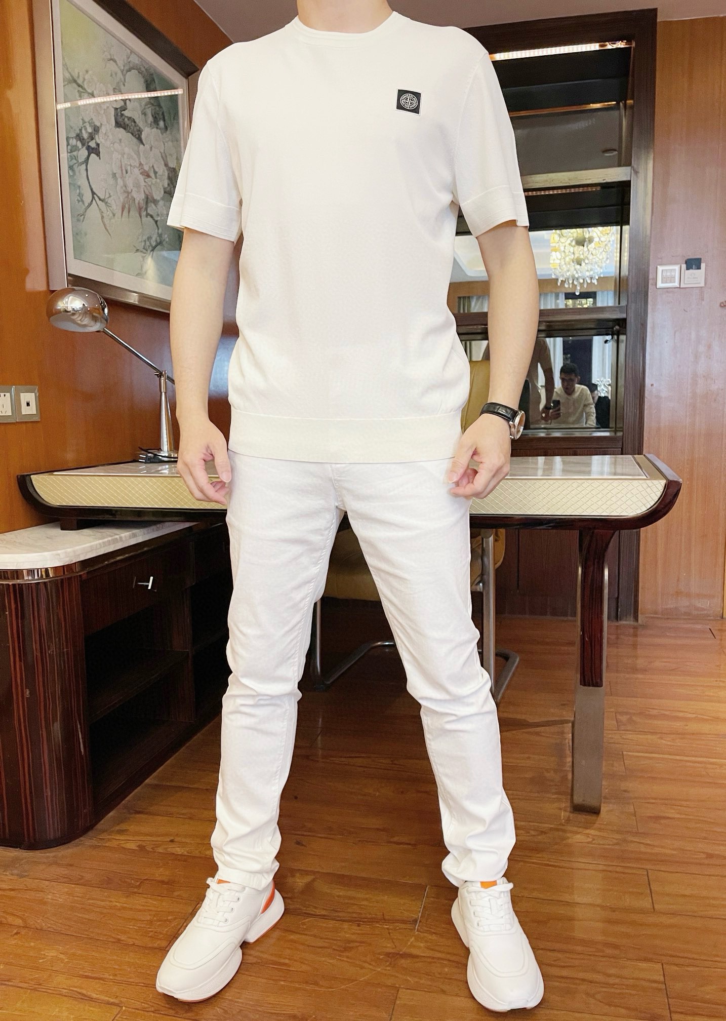 NO:507938,Shitou Island - the latest hot-selling Polo in 2025 counters, and hot-selling items in European and American counters!  Selected Italian imported Yilit fabrics with simple and elegant designs, the brand logo on the chest is quite elegant, and there is no need to say much about the effect of the upper body. The number of codes is 48-56 (model 173/130 wears 48, with Hong Kong Lane Crawford gift box packaging), alexander wang19860909石头岛-2025专柜最新爆款Polo出货 欧美专柜热销单品！精选意大利进口伊力特面料搭配简约大方的设计,胸口的品牌标志标志相当彰显雅致 上身效果不用多说.码数48-56（模特173/130穿48、配香港连卡佛礼盒包装）,,alexander wang,Men's clothing