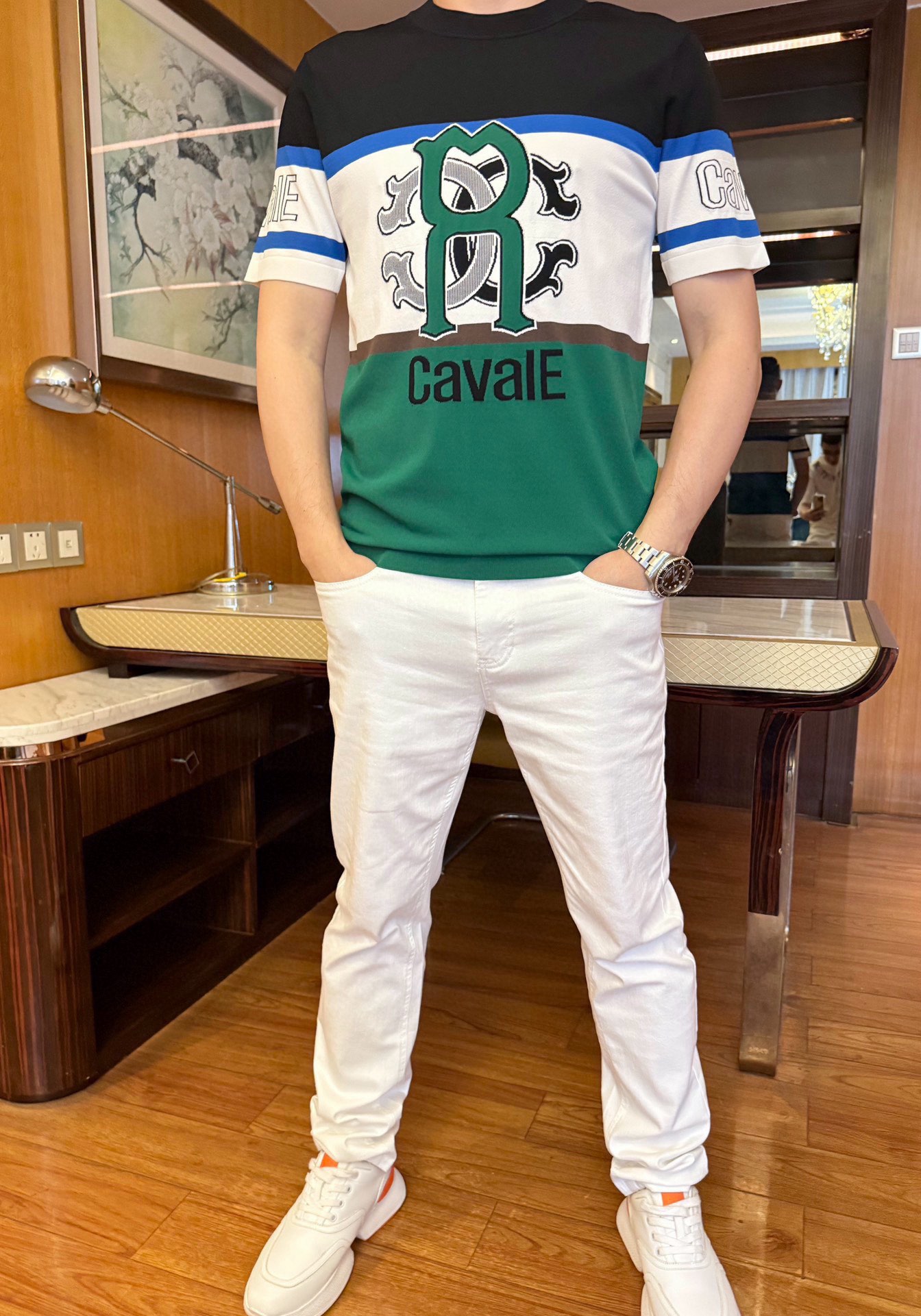 NO:507943,Cavalli-2025 counter latest hot T-shirt shipment, hot-selling items in European and American counters!  Selected Italian imported Tennis knitted fabrics with the latest design, the brand logo on the chest shows fashion, and the upper body effect can be seen. Number of codes 48-54 (model 173/130 wears 48, with Hong Kong Lane Crawford gift box packaging), tees, t-shirt, alexander wang19860909卡瓦利-2025专柜最新爆款T恤出货 欧美专柜热销单品！精选意大利进口天丝针织面料搭配最新的设计,胸前品牌标志彰显时尚 上身效果看得见.码数48-54（模特173/130穿48,配香港连卡佛礼盒包装）,,tees，t-shirt,alexander wang,Men's clothing