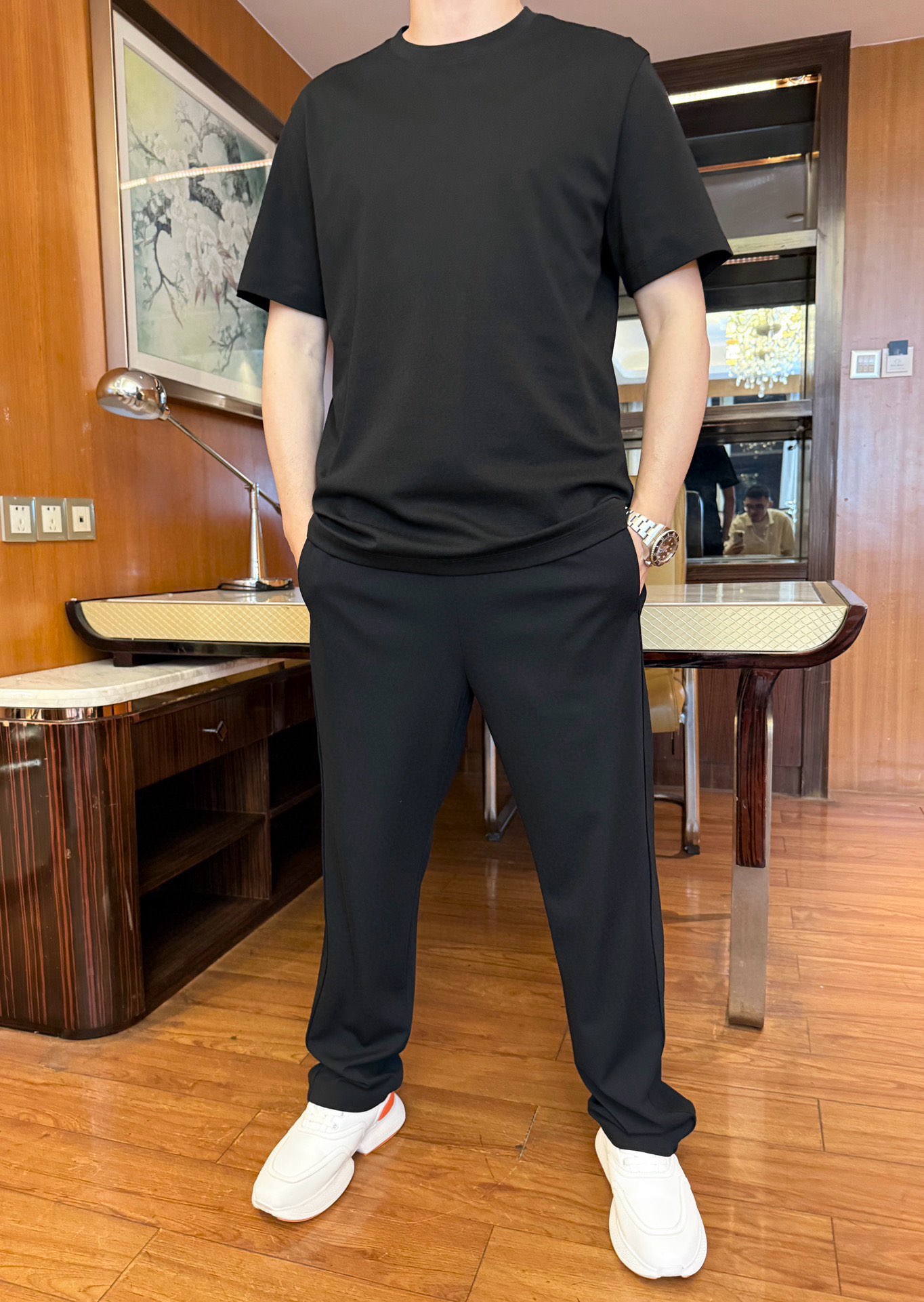 NO:507948,Armani-2025 latest round neck T-shirt shipment, hot-selling items in European and American counters!  Selected imported Italian silk cotton, paired with a simple and atmospheric design, highlighting fashion. The base and outerwear look very good. The number of codes is 48-56 (with Hong Kong Lane Crawford gift box packaging), Armani,tees, t-shirt, alexander wang19860909阿玛尼-2025最新圆领T恤出货 欧美专柜热销单品！精选意大利进口天丝棉,搭配简约大气的设计,彰显时尚 打底和外穿都相当好看.码数48-56（配香港连卡佛礼盒包装）,,armani,tees，t-shirt,alexander wang,Men's clothing