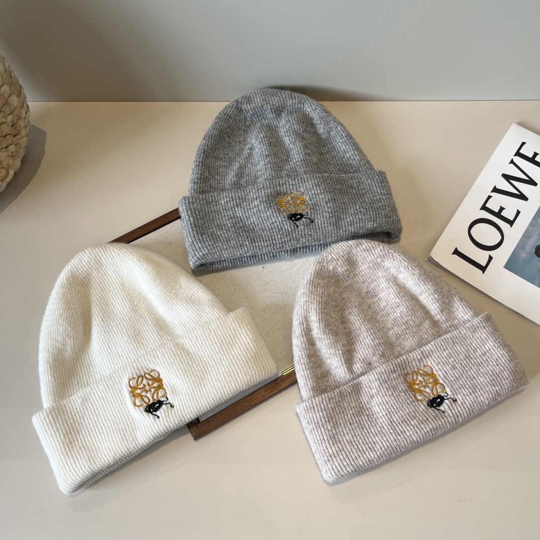 🆕

ＬＯＥＷＥ罗意威新款针织羊毛帽，细腻柔软亲肤，男女通用，弹性超好👍