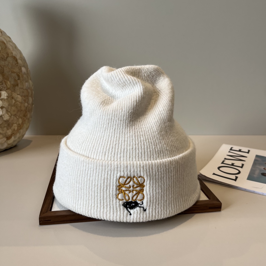 🆕

ＬＯＥＷＥ罗意威新款针织羊毛帽，细腻柔软亲肤，男女通用，弹性超好👍