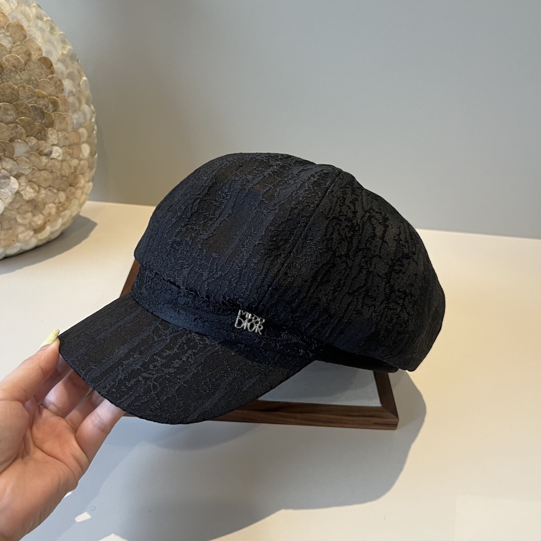 🆕

Dior迪奥新款画家鸭舌帽，头围57cm