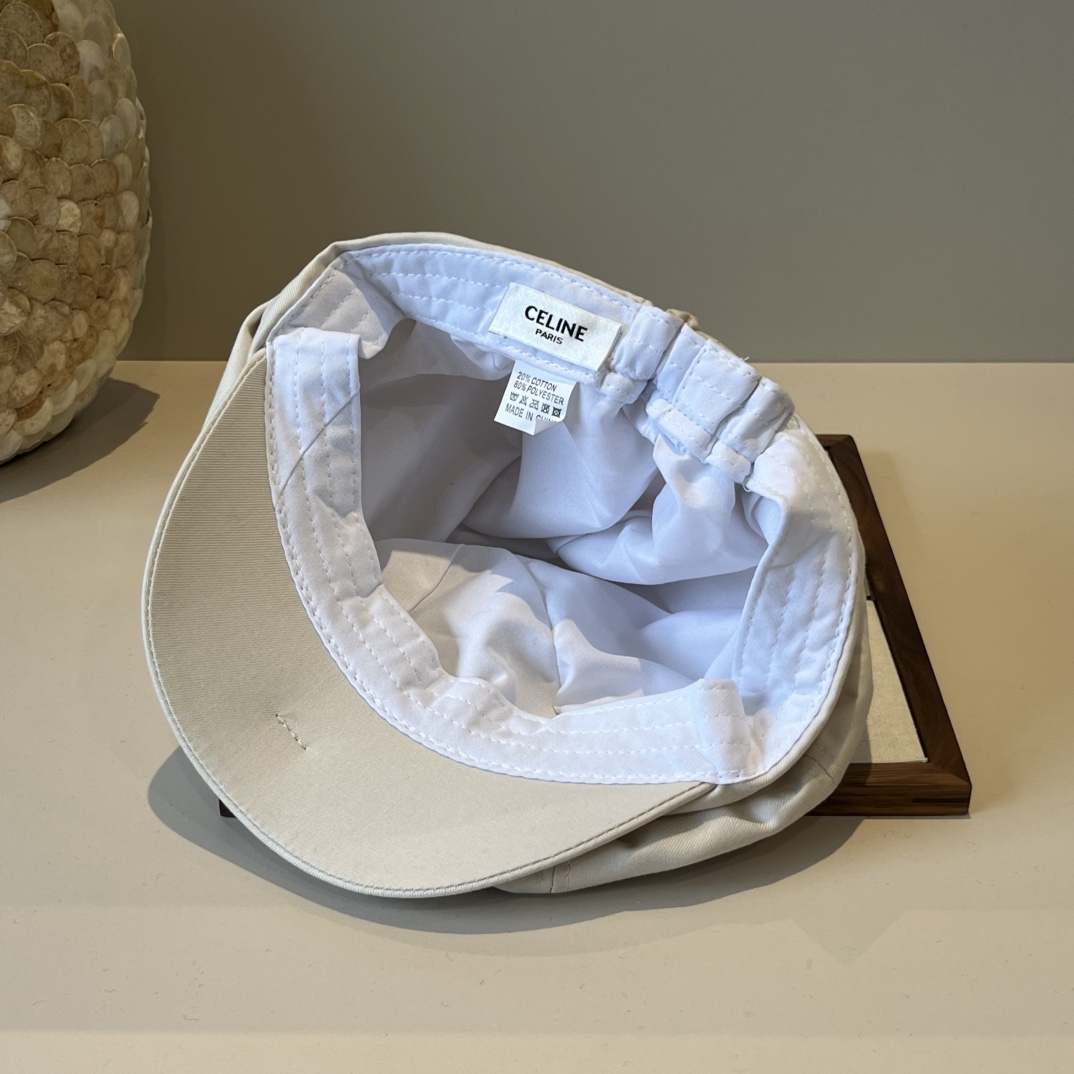 🆕

Celine赛琳秋款画家鸭舌帽，后松紧带调节，适合任何脸型