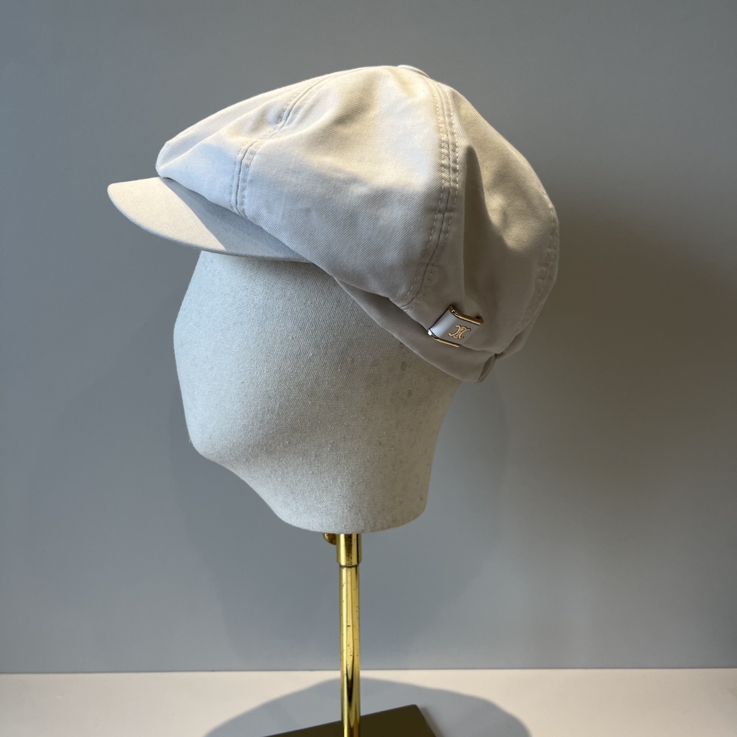 🆕

Celine赛琳秋款画家鸭舌帽，后松紧带调节，适合任何脸型