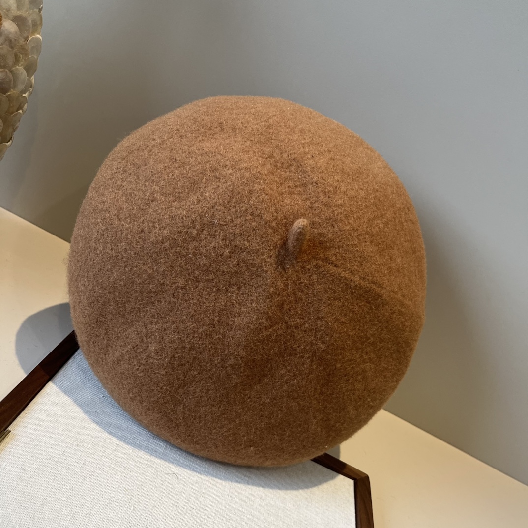 🆕

蔻驰新款羊毛贝雷帽，百分百羊毛面料，头围57cm