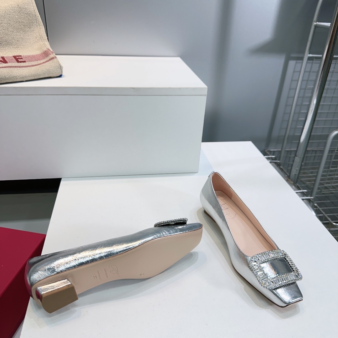 “Roger Vivier Diamond-Driven Wedding Shoes: Classic Elegance and Confidence-Building Style” - 图片 7