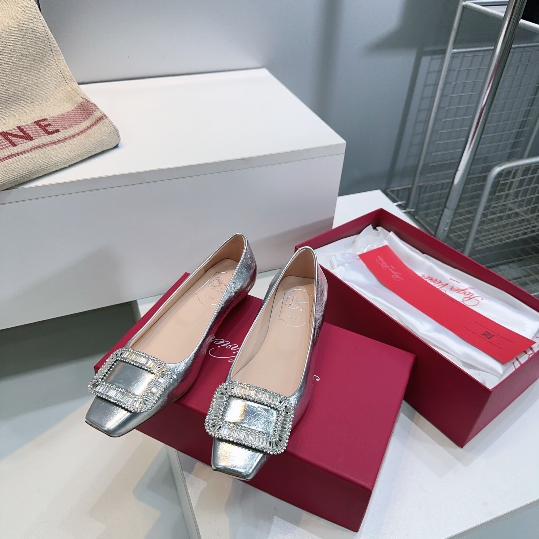 “Roger Vivier Diamond-Driven Wedding Shoes: Classic Elegance and Confidence-Building Style” - 图片 9