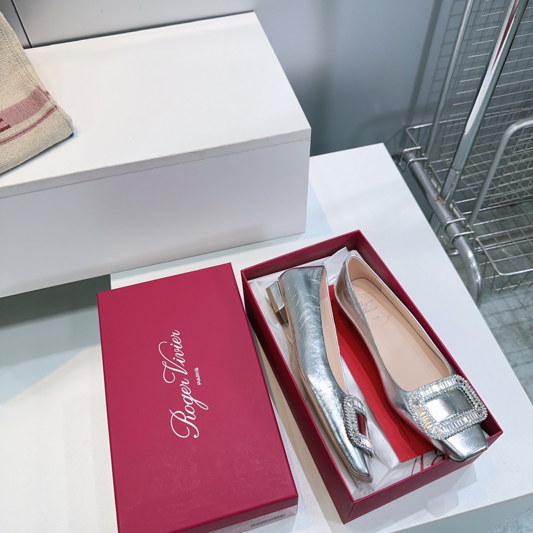 “Roger Vivier Diamond-Driven Wedding Shoes: Classic Elegance and Confidence-Building Style” - 图片 8
