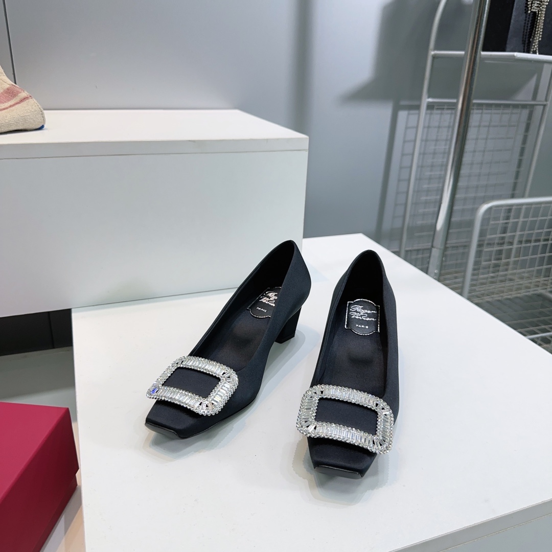 “Roger Vivier Diamond-Driven Wedding Shoes: Classic Elegance for Confident Style” - 图片 4