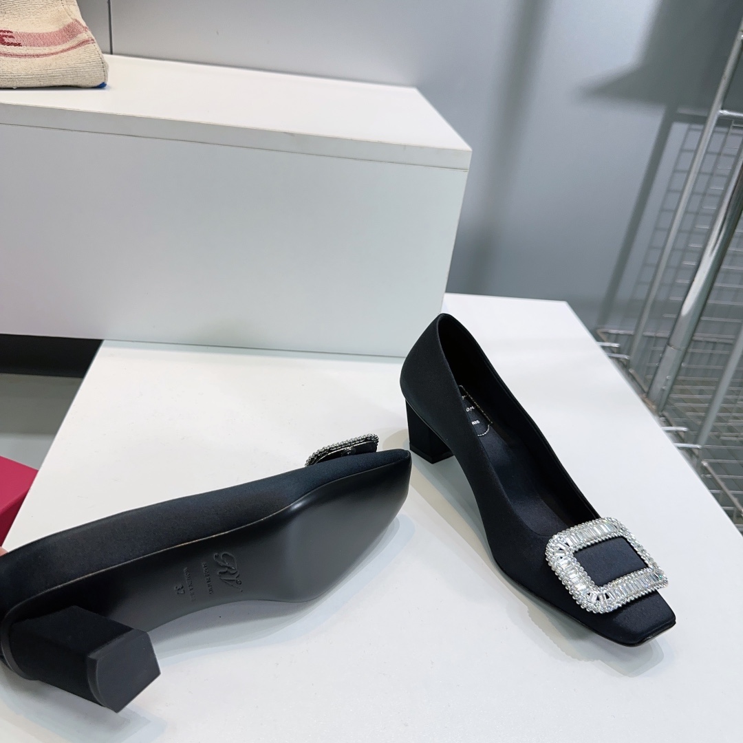 “Roger Vivier Diamond-Driven Wedding Shoes: Classic Elegance for Confident Style” - 图片 7