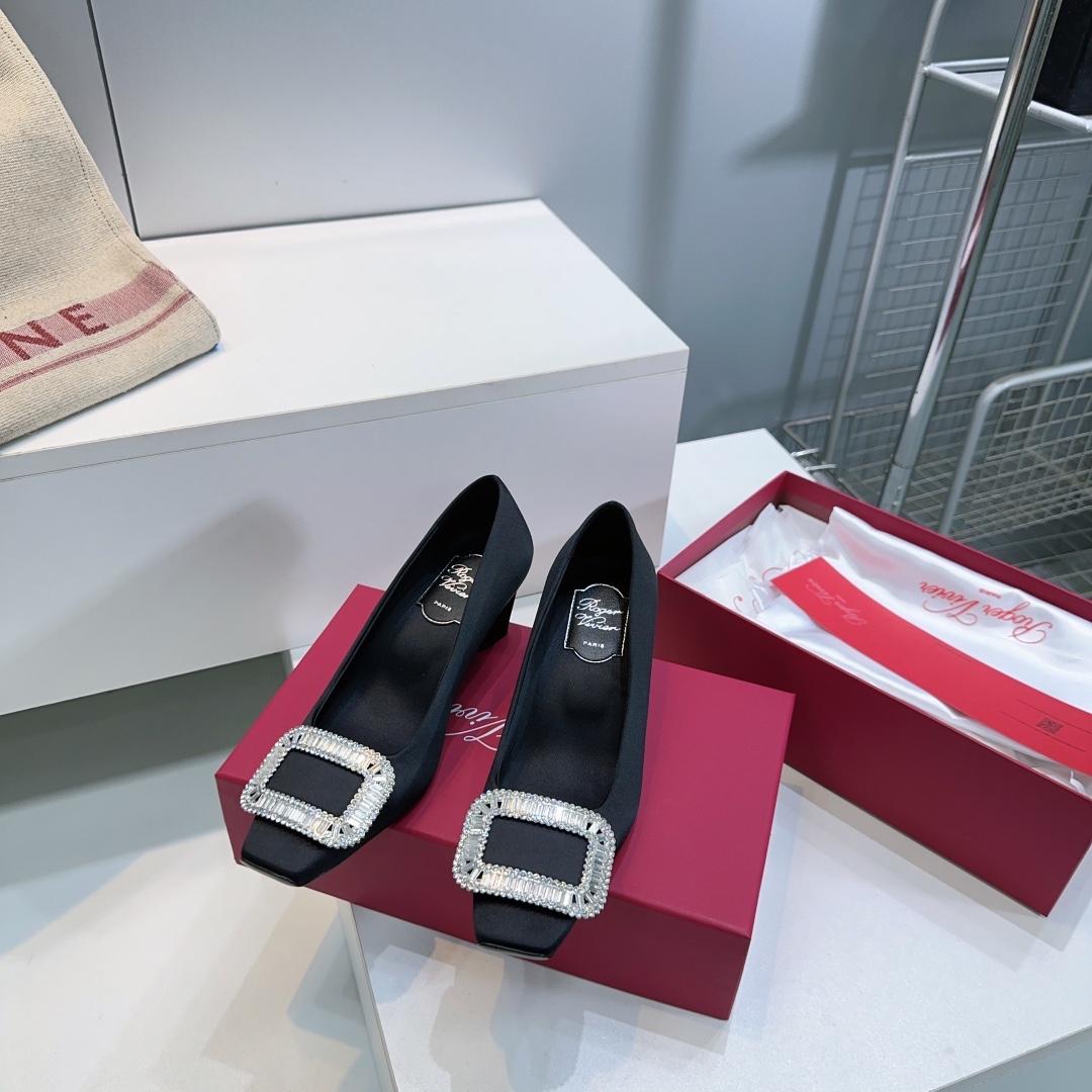 “Roger Vivier Diamond-Driven Wedding Shoes: Classic Elegance for Confident Style” - 图片 9