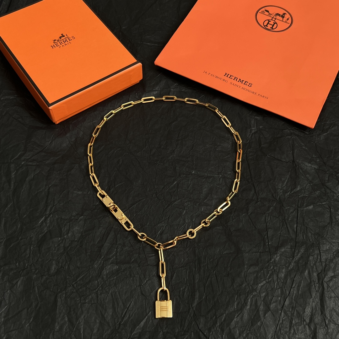 【】HERMÈS 爱马仕 项链 做工精致 璀璨奢华 高级感立现 很大气不失时尚感。
