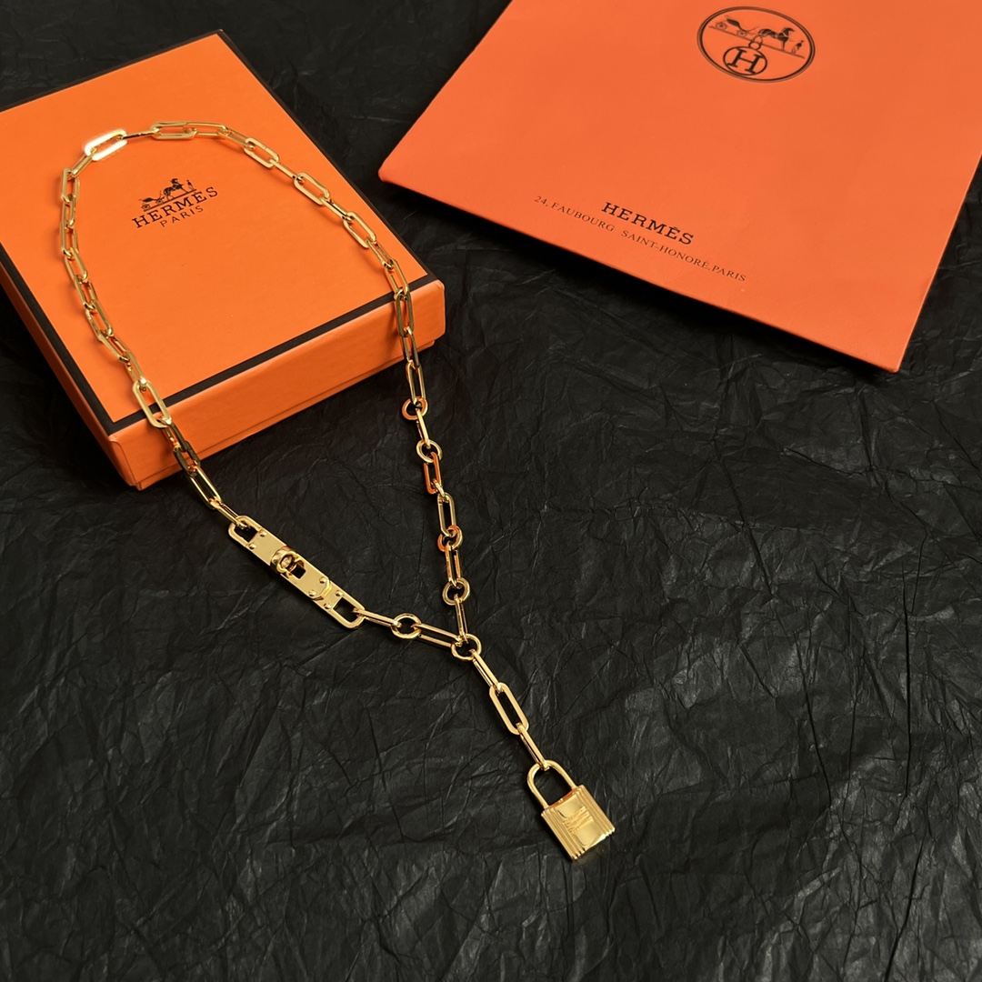 【】HERMÈS 爱马仕 项链 做工精致 璀璨奢华 高级感立现 很大气不失时尚感。