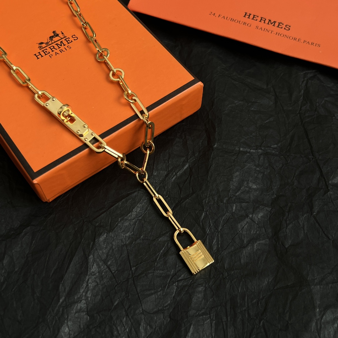 【】HERMÈS 爱马仕 项链 做工精致 璀璨奢华 高级感立现 很大气不失时尚感。