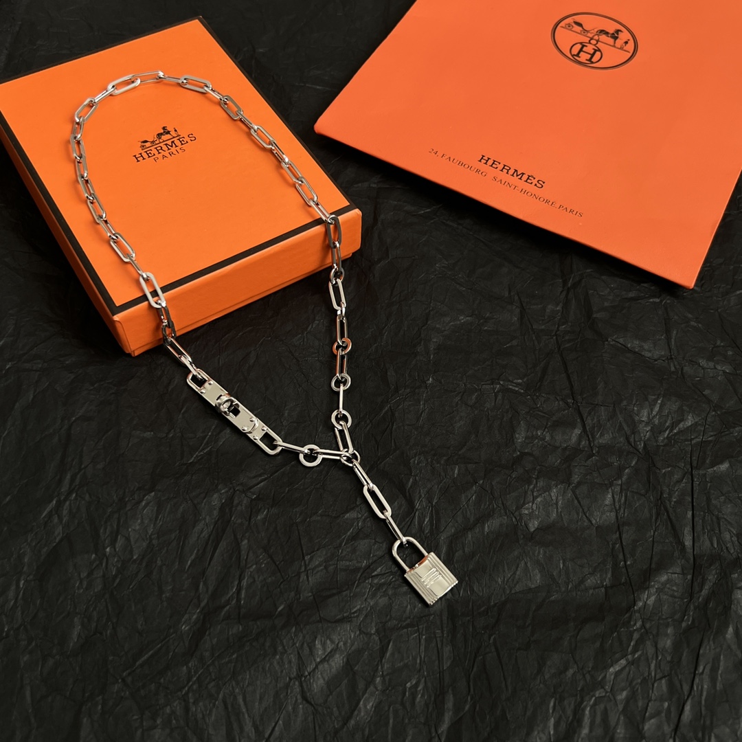 p675 Herms-Ermaceus necklaces do fine, luxurious, high-level perception of fashion in the atmosphere。
