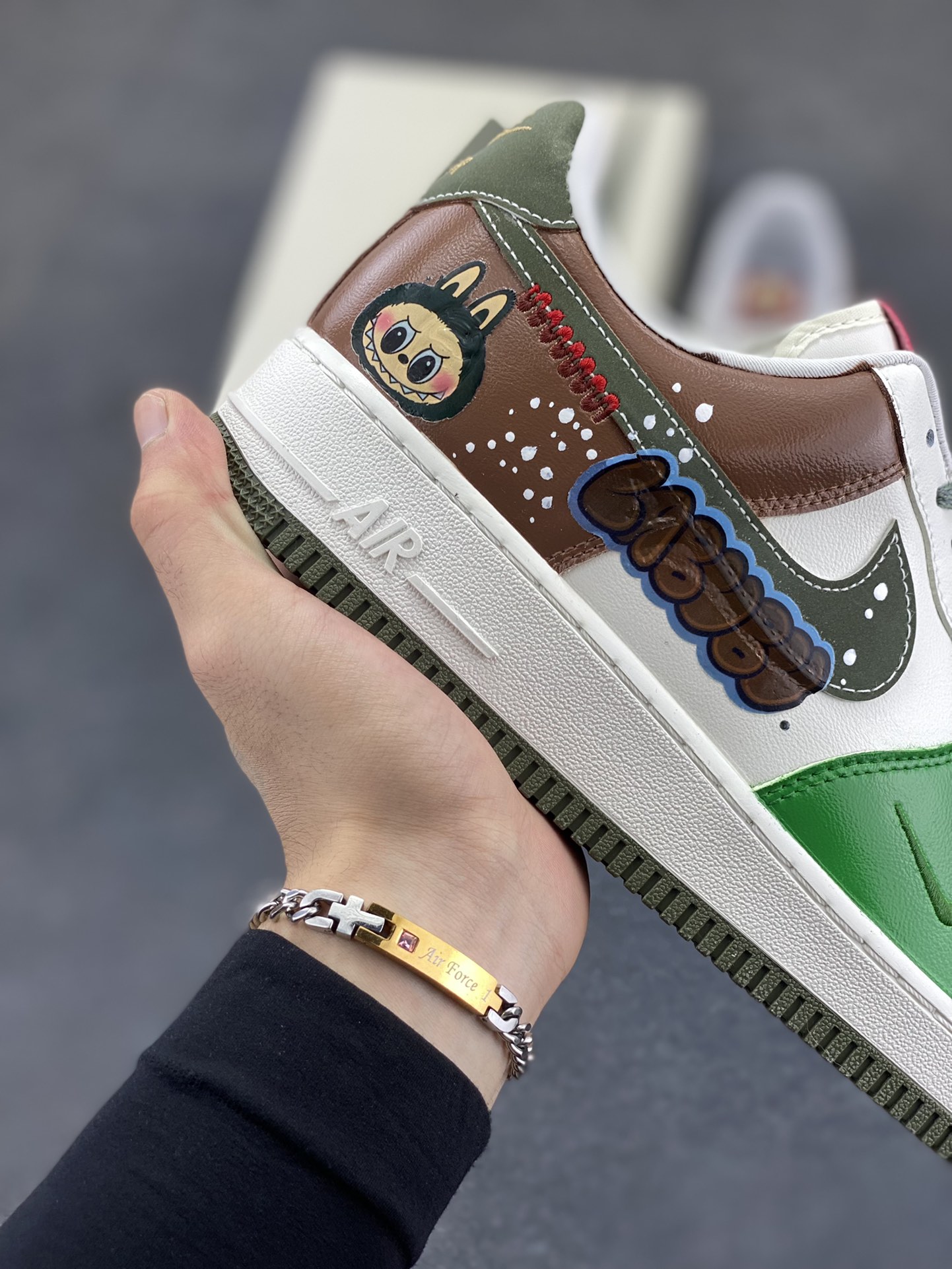 图片[6]-【定制球鞋】纯手工绘画Nike Air Force 1 空军一号 手绘 涂鸦 拉布布 潮流 耐磨 低帮 板鞋 男女同款 白黑色折边针车 工艺难度大 原楦头原纸板 原装鞋盒 定制五金配件 内置全掌气垫 原厂鞋底 货号：FV5979-130 尺码：36 36.5 37.5 38 38.5 39 40 40.5 41 42 42.5 43 44 44.5 45-选品中心