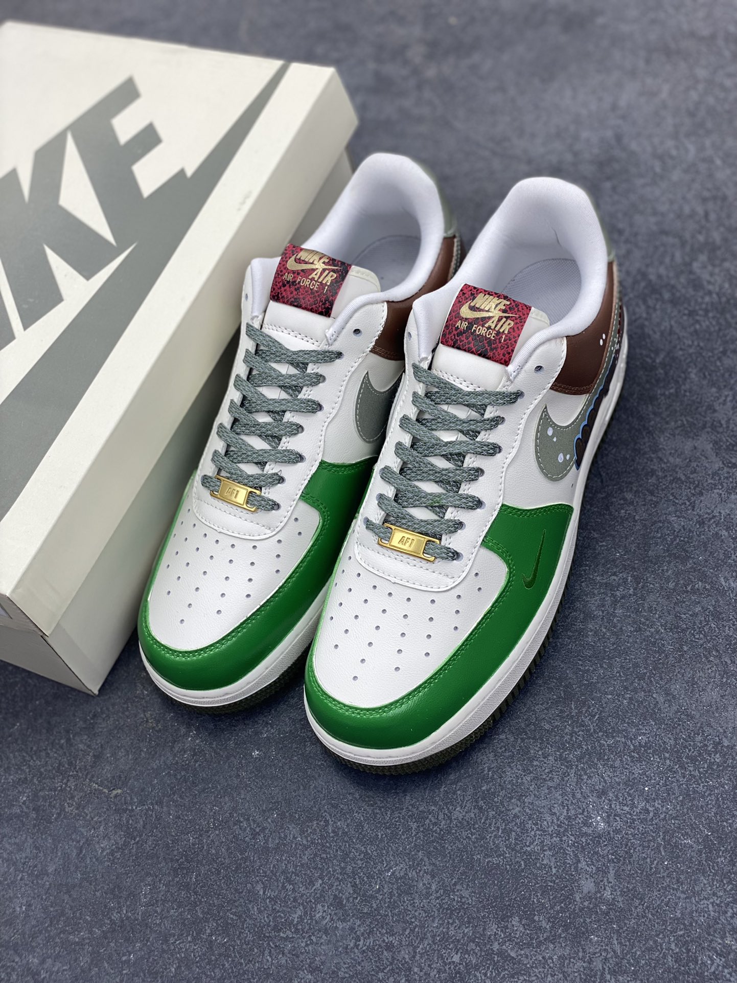 图片[8]-【定制球鞋】纯手工绘画Nike Air Force 1 空军一号 手绘 涂鸦 拉布布 潮流 耐磨 低帮 板鞋 男女同款 白黑色折边针车 工艺难度大 原楦头原纸板 原装鞋盒 定制五金配件 内置全掌气垫 原厂鞋底 货号：FV5979-130 尺码：36 36.5 37.5 38 38.5 39 40 40.5 41 42 42.5 43 44 44.5 45-选品中心