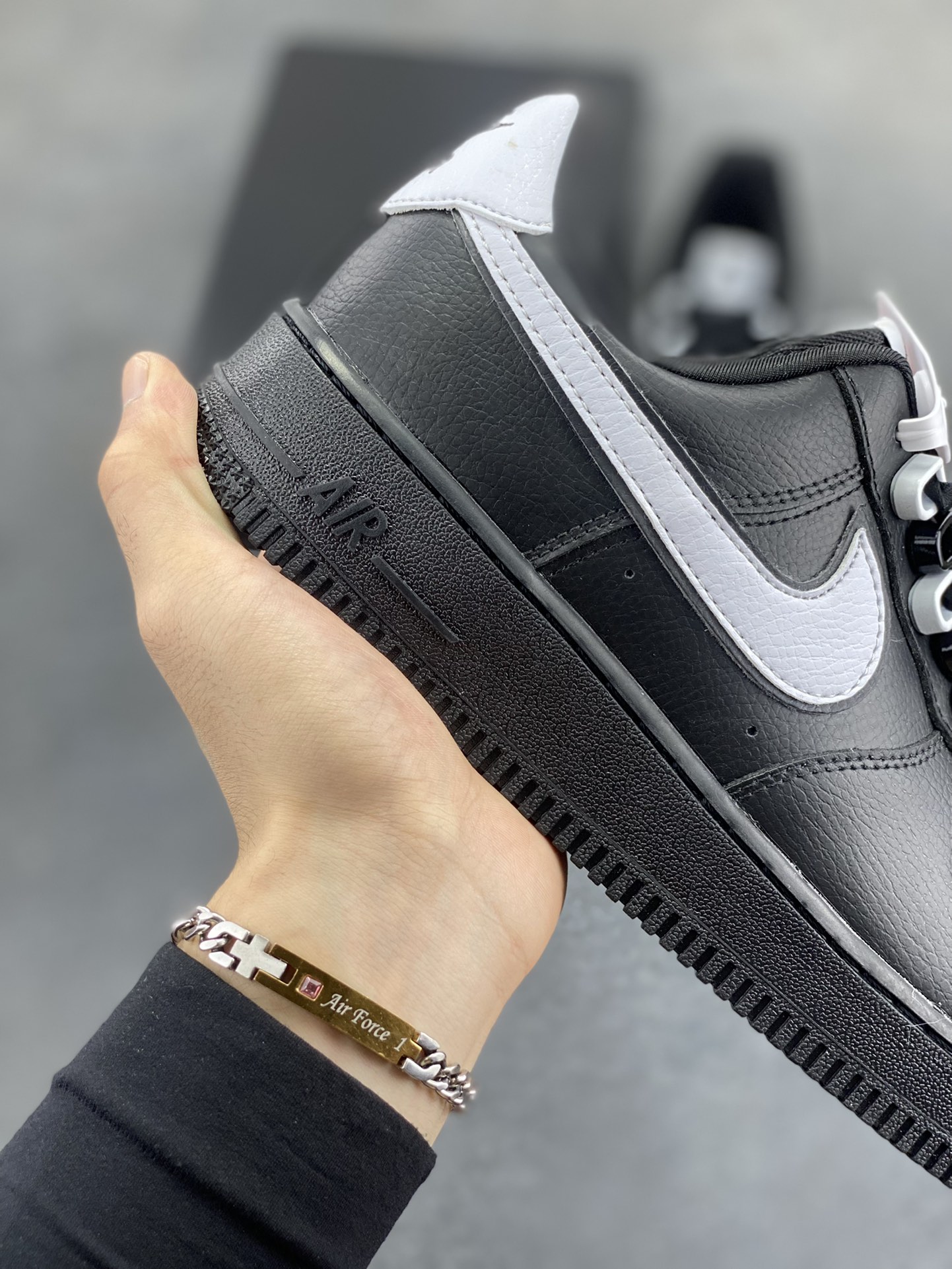 图片[6]-NIke Air Force 1 \’07 Low “黑白扣”空军一号 低帮 运动鞋 休闲鞋 折边针车 工艺难度大 原楦头原纸板 原装鞋盒 定制五金配件 内置全掌气垫 原厂鞋底 货号：CQ0492-001 尺码：36 36.5 37.5 38 38.5 39 40 40.5 41 42 42.5 43 44 44.5 45-选品中心
