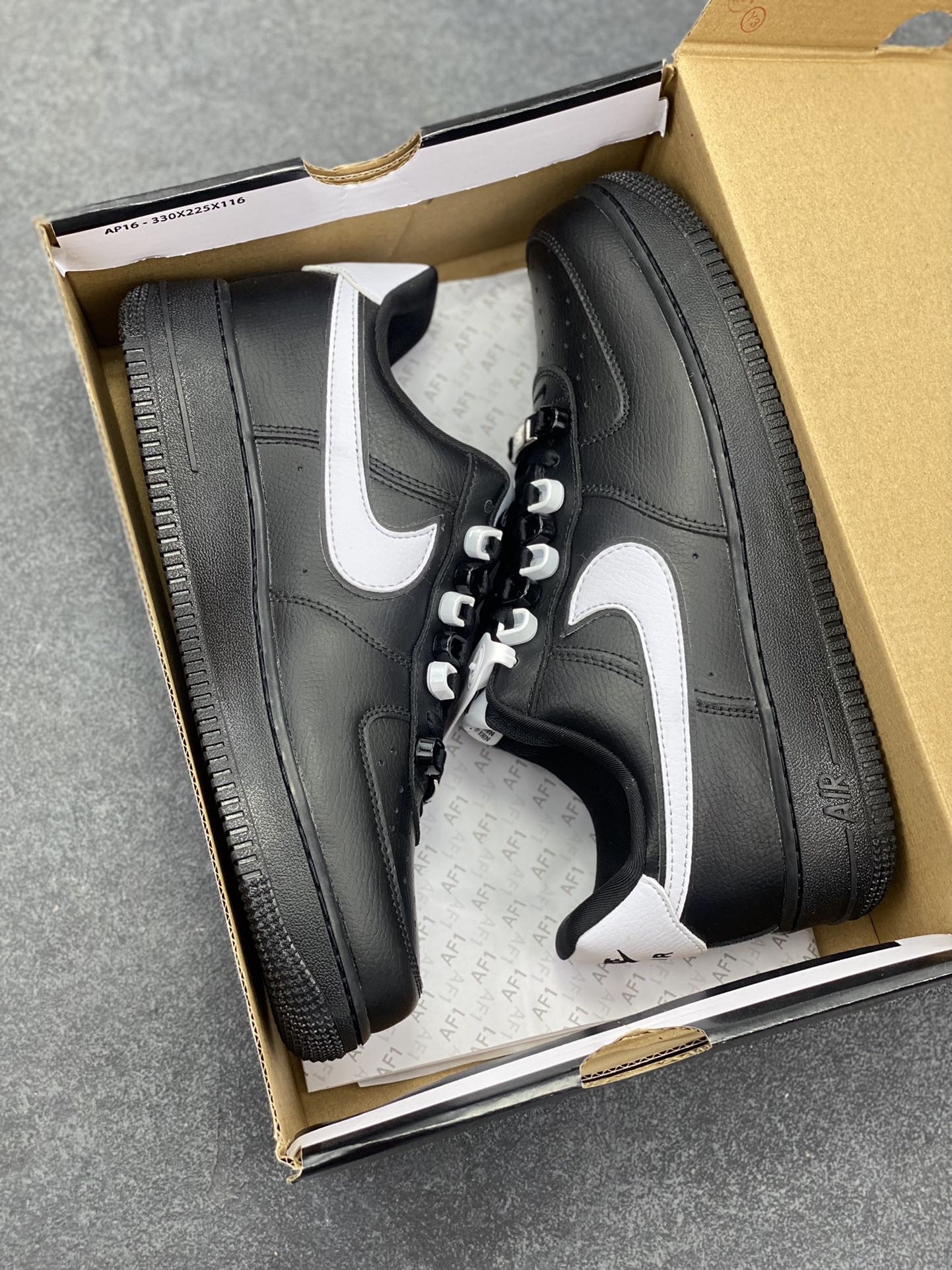 图片[9]-NIke Air Force 1 \’07 Low “黑白扣”空军一号 低帮 运动鞋 休闲鞋 折边针车 工艺难度大 原楦头原纸板 原装鞋盒 定制五金配件 内置全掌气垫 原厂鞋底 货号：CQ0492-001 尺码：36 36.5 37.5 38 38.5 39 40 40.5 41 42 42.5 43 44 44.5 45-选品中心