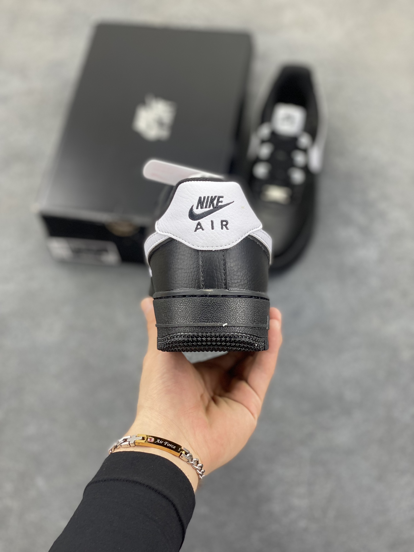 图片[4]-NIke Air Force 1 \’07 Low “黑白扣”空军一号 低帮 运动鞋 休闲鞋 折边针车 工艺难度大 原楦头原纸板 原装鞋盒 定制五金配件 内置全掌气垫 原厂鞋底 货号：CQ0492-001 尺码：36 36.5 37.5 38 38.5 39 40 40.5 41 42 42.5 43 44 44.5 45-选品中心