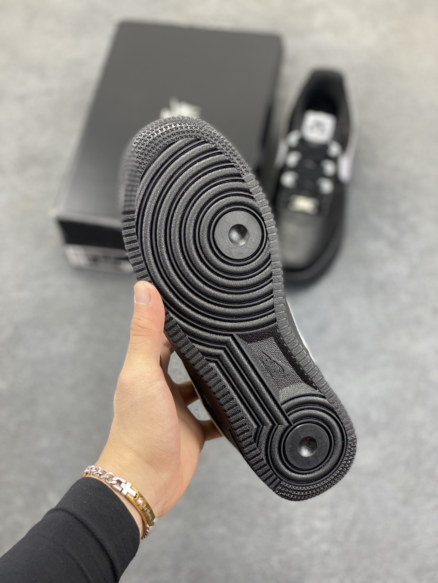 图片[5]-NIke Air Force 1 \’07 Low “黑白扣”空军一号 低帮 运动鞋 休闲鞋 折边针车 工艺难度大 原楦头原纸板 原装鞋盒 定制五金配件 内置全掌气垫 原厂鞋底 货号：CQ0492-001 尺码：36 36.5 37.5 38 38.5 39 40 40.5 41 42 42.5 43 44 44.5 45-选品中心