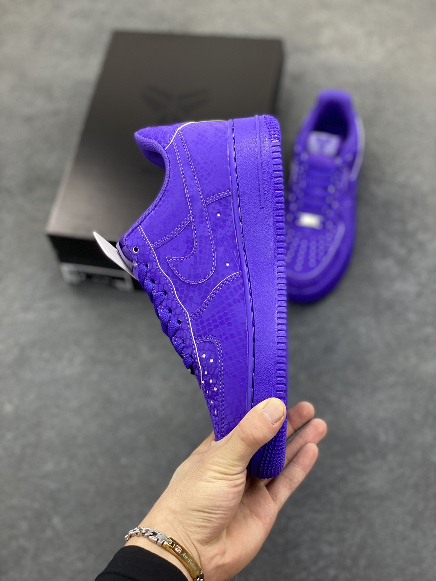 图片[3]-Nike Air Force 1 Low 科比 空军一号低帮运动休闲板鞋 原楦头原纸板 打造纯正空军版型 专注外贸渠道 全掌内置蜂窝气垫 原盒配件 原厂中底钢印、拉帮完美 货号：IB0018-500 尺码：36 36.5 37.5 38 38.5 39 40 40.5 41 42 42.5 43 44 44.5 45-选品中心