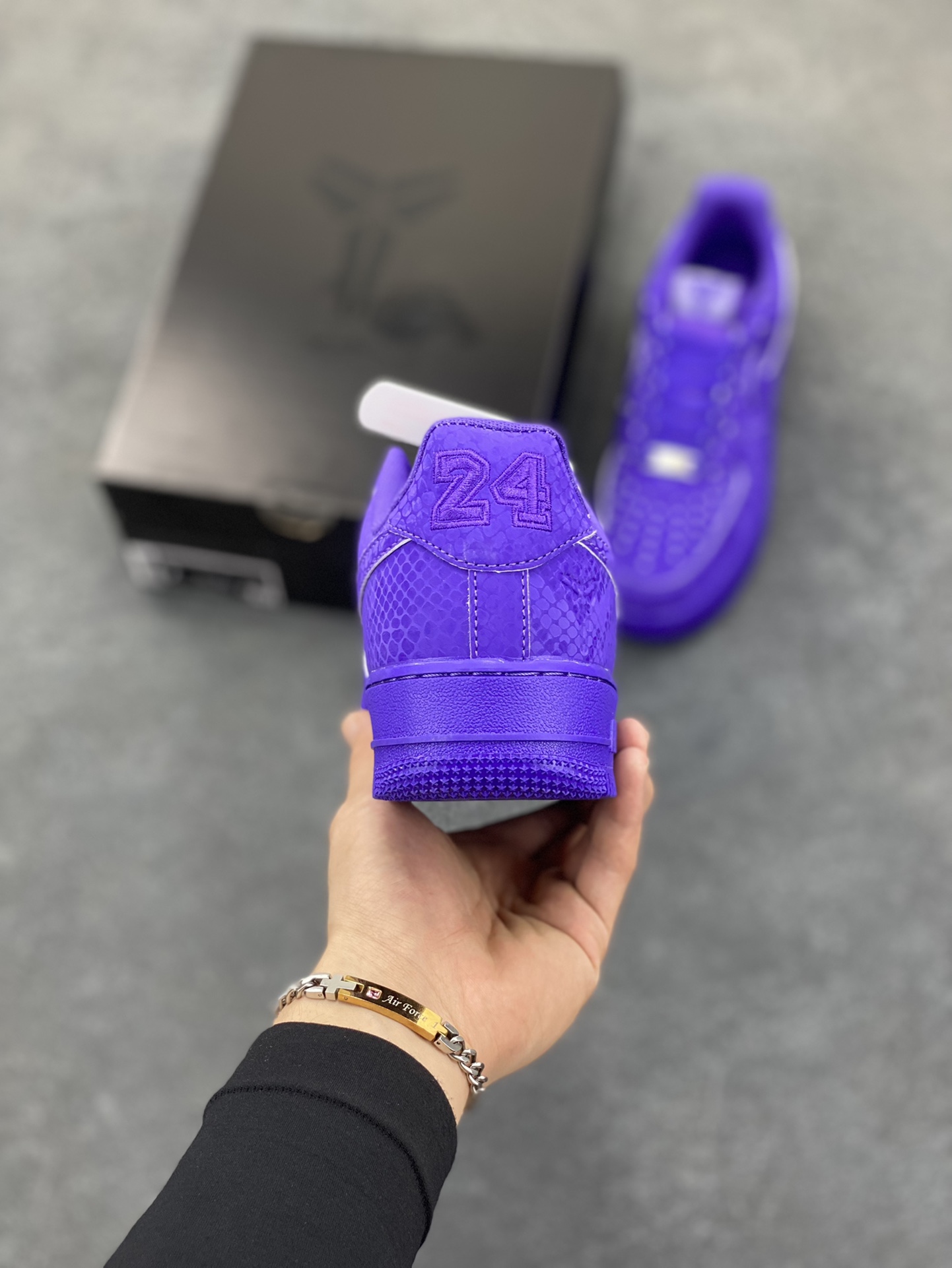 图片[4]-Nike Air Force 1 Low 科比 空军一号低帮运动休闲板鞋 原楦头原纸板 打造纯正空军版型 专注外贸渠道 全掌内置蜂窝气垫 原盒配件 原厂中底钢印、拉帮完美 货号：IB0018-500 尺码：36 36.5 37.5 38 38.5 39 40 40.5 41 42 42.5 43 44 44.5 45-选品中心