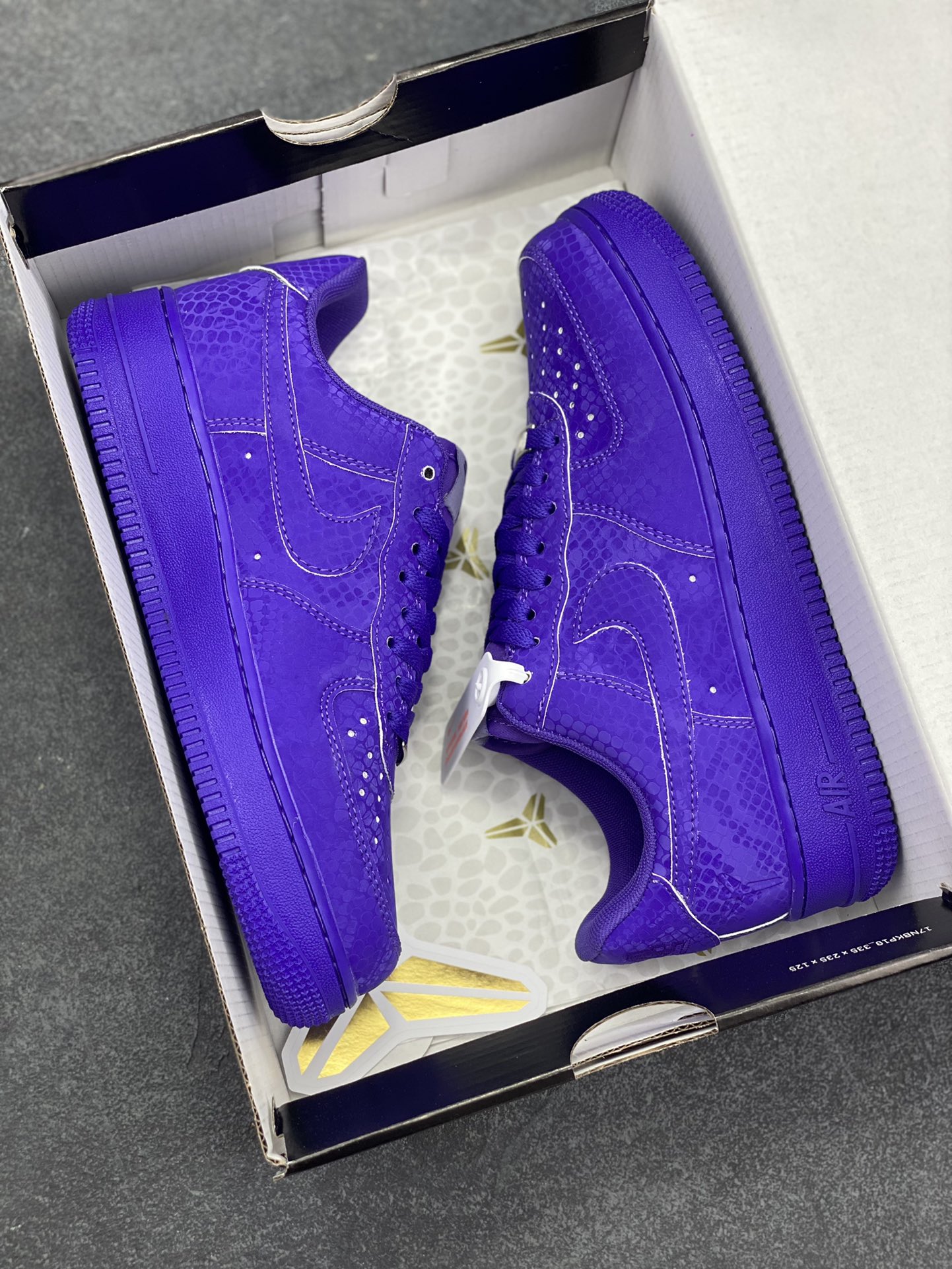 图片[9]-Nike Air Force 1 Low 科比 空军一号低帮运动休闲板鞋 原楦头原纸板 打造纯正空军版型 专注外贸渠道 全掌内置蜂窝气垫 原盒配件 原厂中底钢印、拉帮完美 货号：IB0018-500 尺码：36 36.5 37.5 38 38.5 39 40 40.5 41 42 42.5 43 44 44.5 45-选品中心