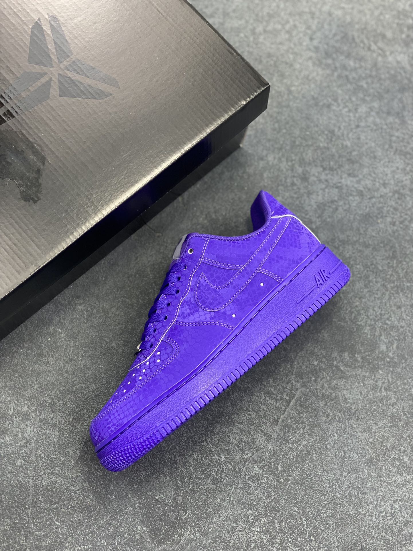 图片[7]-Nike Air Force 1 Low 科比 空军一号低帮运动休闲板鞋 原楦头原纸板 打造纯正空军版型 专注外贸渠道 全掌内置蜂窝气垫 原盒配件 原厂中底钢印、拉帮完美 货号：IB0018-500 尺码：36 36.5 37.5 38 38.5 39 40 40.5 41 42 42.5 43 44 44.5 45-选品中心