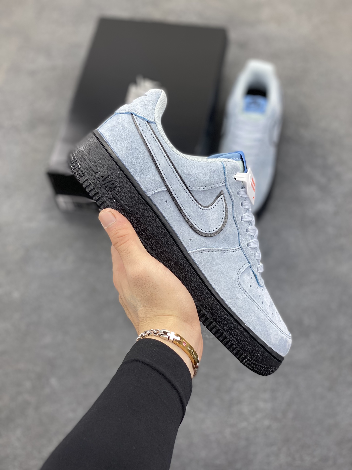 Nike Air Force 1 Low 军械蓝 空军一号低帮运动休闲板鞋 原楦头原纸板 打造纯正空军版型#专注外贸渠道 全掌内置蜂窝气垫 #原盒配件 原厂中底钢印、拉帮完美 货号：HQ1966-400 尺码：36 36.5 37.5 38 38.5 39 40 40.5 41 42 42.5 43 44 44.5 45-选品中心