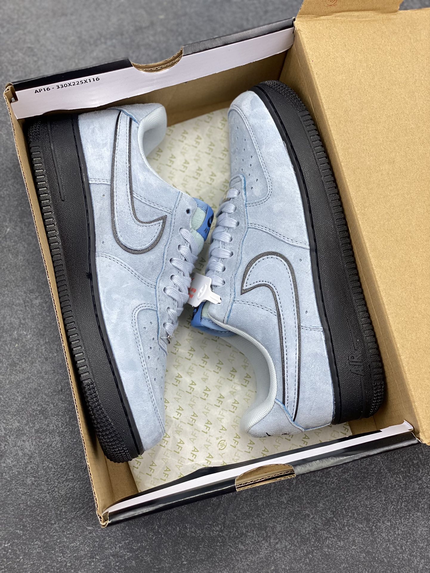 图片[9]-Nike Air Force 1 Low 军械蓝 空军一号低帮运动休闲板鞋 原楦头原纸板 打造纯正空军版型#专注外贸渠道 全掌内置蜂窝气垫 #原盒配件 原厂中底钢印、拉帮完美 货号：HQ1966-400 尺码：36 36.5 37.5 38 38.5 39 40 40.5 41 42 42.5 43 44 44.5 45-选品中心