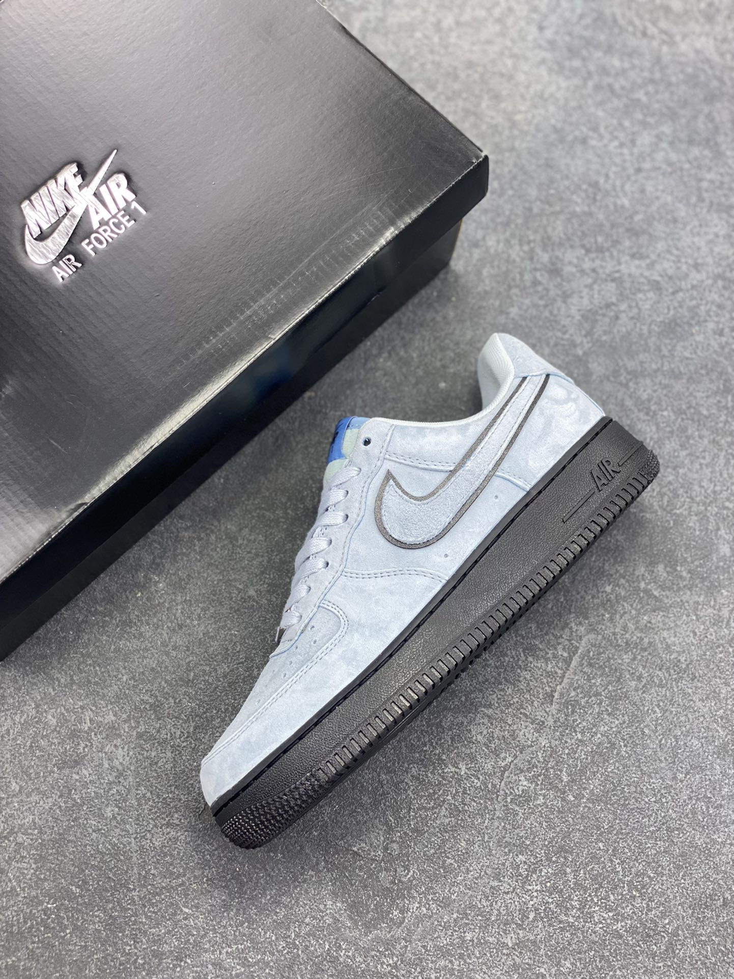 图片[7]-Nike Air Force 1 Low 军械蓝 空军一号低帮运动休闲板鞋 原楦头原纸板 打造纯正空军版型#专注外贸渠道 全掌内置蜂窝气垫 #原盒配件 原厂中底钢印、拉帮完美 货号：HQ1966-400 尺码：36 36.5 37.5 38 38.5 39 40 40.5 41 42 42.5 43 44 44.5 45-选品中心