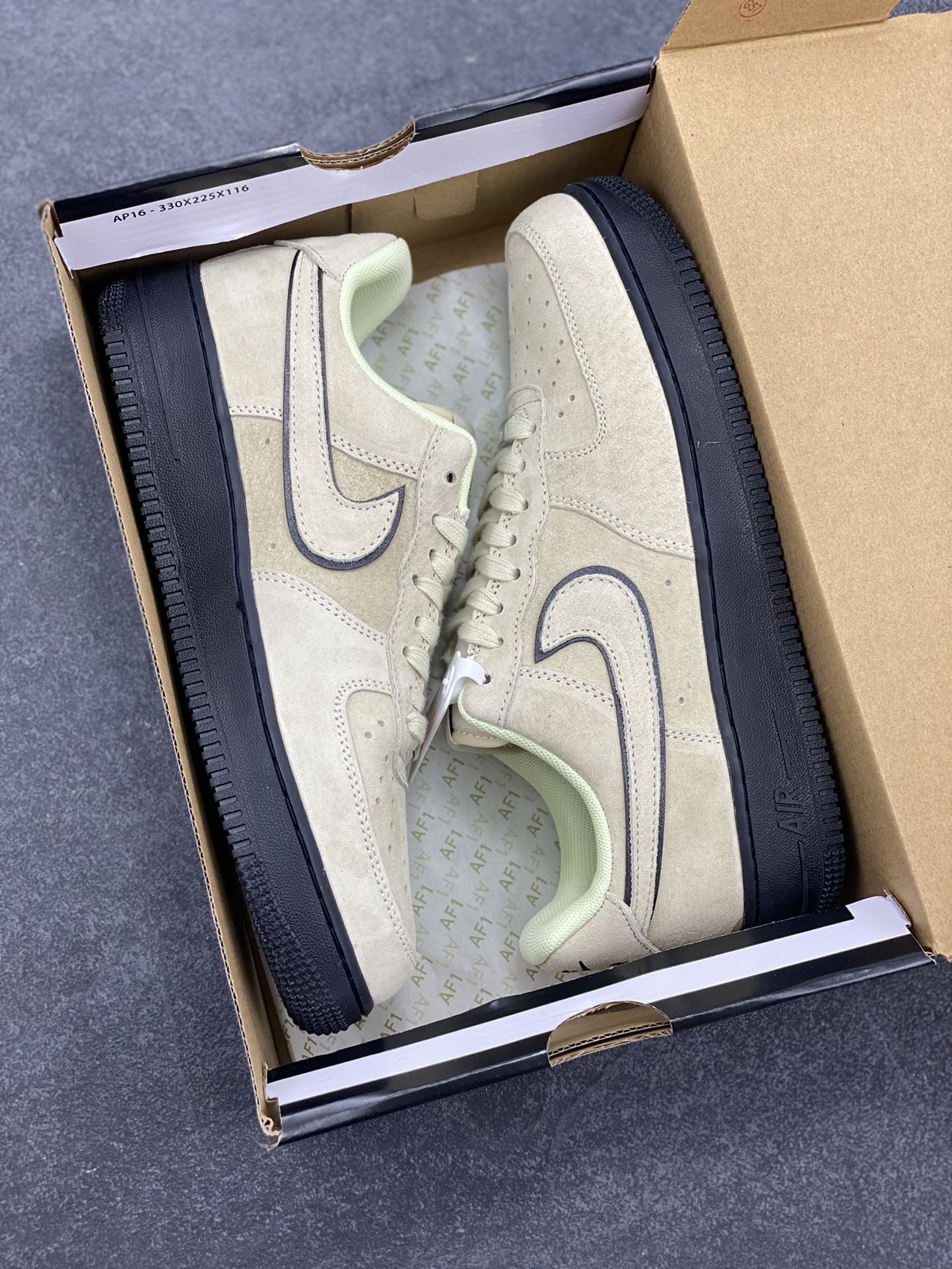 图片[9]-Nike Air Force 1 Low 浅棕 原楦头原纸板 打造纯正空军版型 专注外贸渠道 全掌内置蜂窝气垫 原盒配件 原厂中底钢印、拉帮完美 货号：HQ1966-200 尺码：36 36.5 37.5 38 38.5 39 40 40.5 41 42 42.5 43 44 44.5 45-选品中心