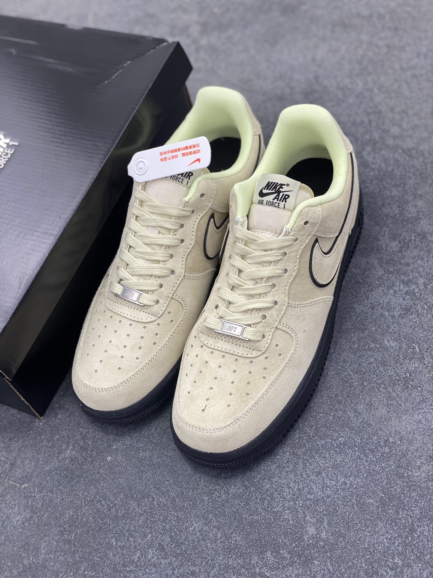 图片[8]-Nike Air Force 1 Low 浅棕 原楦头原纸板 打造纯正空军版型 专注外贸渠道 全掌内置蜂窝气垫 原盒配件 原厂中底钢印、拉帮完美 货号：HQ1966-200 尺码：36 36.5 37.5 38 38.5 39 40 40.5 41 42 42.5 43 44 44.5 45-选品中心