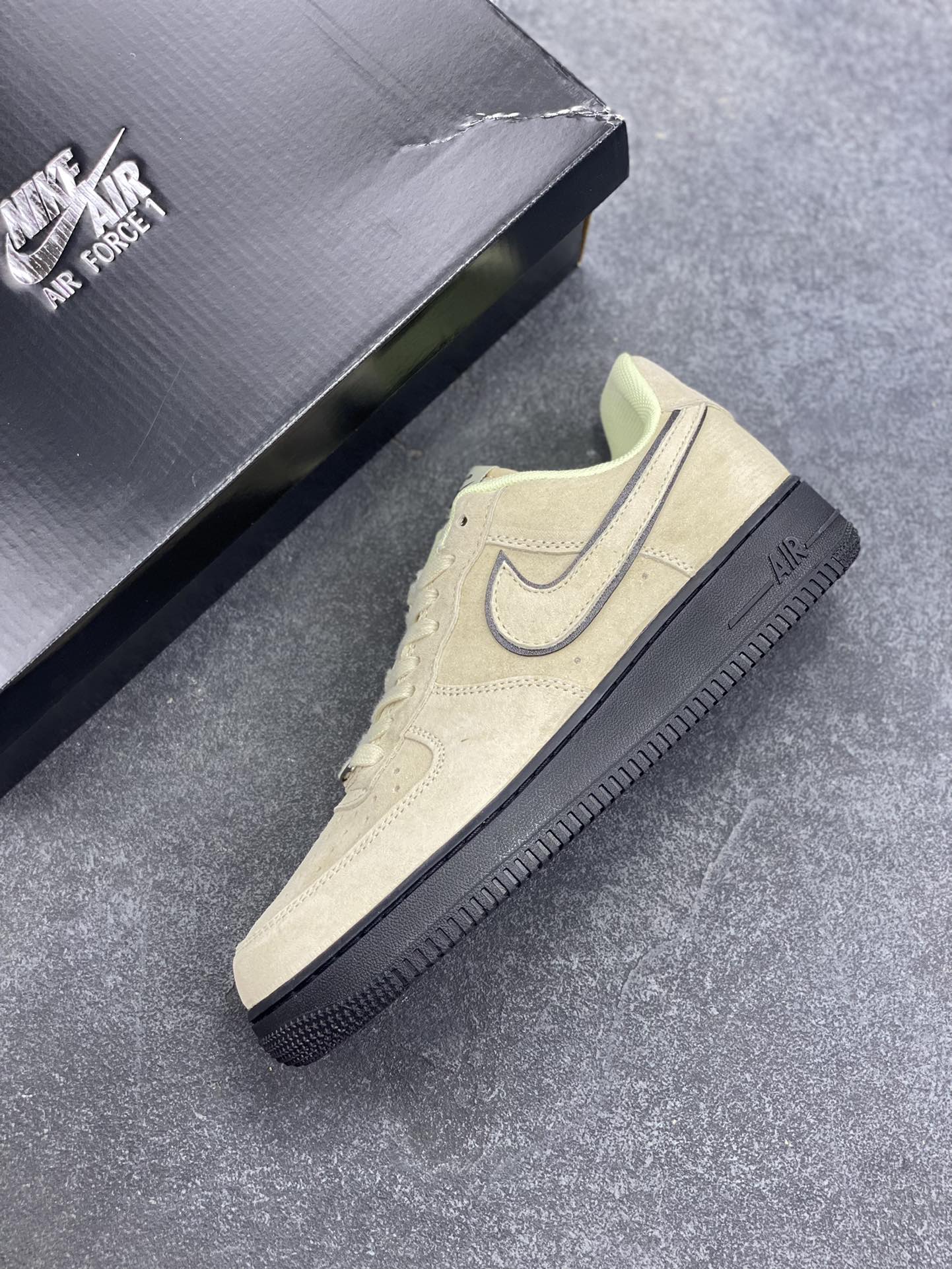 图片[7]-Nike Air Force 1 Low 浅棕 原楦头原纸板 打造纯正空军版型 专注外贸渠道 全掌内置蜂窝气垫 原盒配件 原厂中底钢印、拉帮完美 货号：HQ1966-200 尺码：36 36.5 37.5 38 38.5 39 40 40.5 41 42 42.5 43 44 44.5 45-选品中心