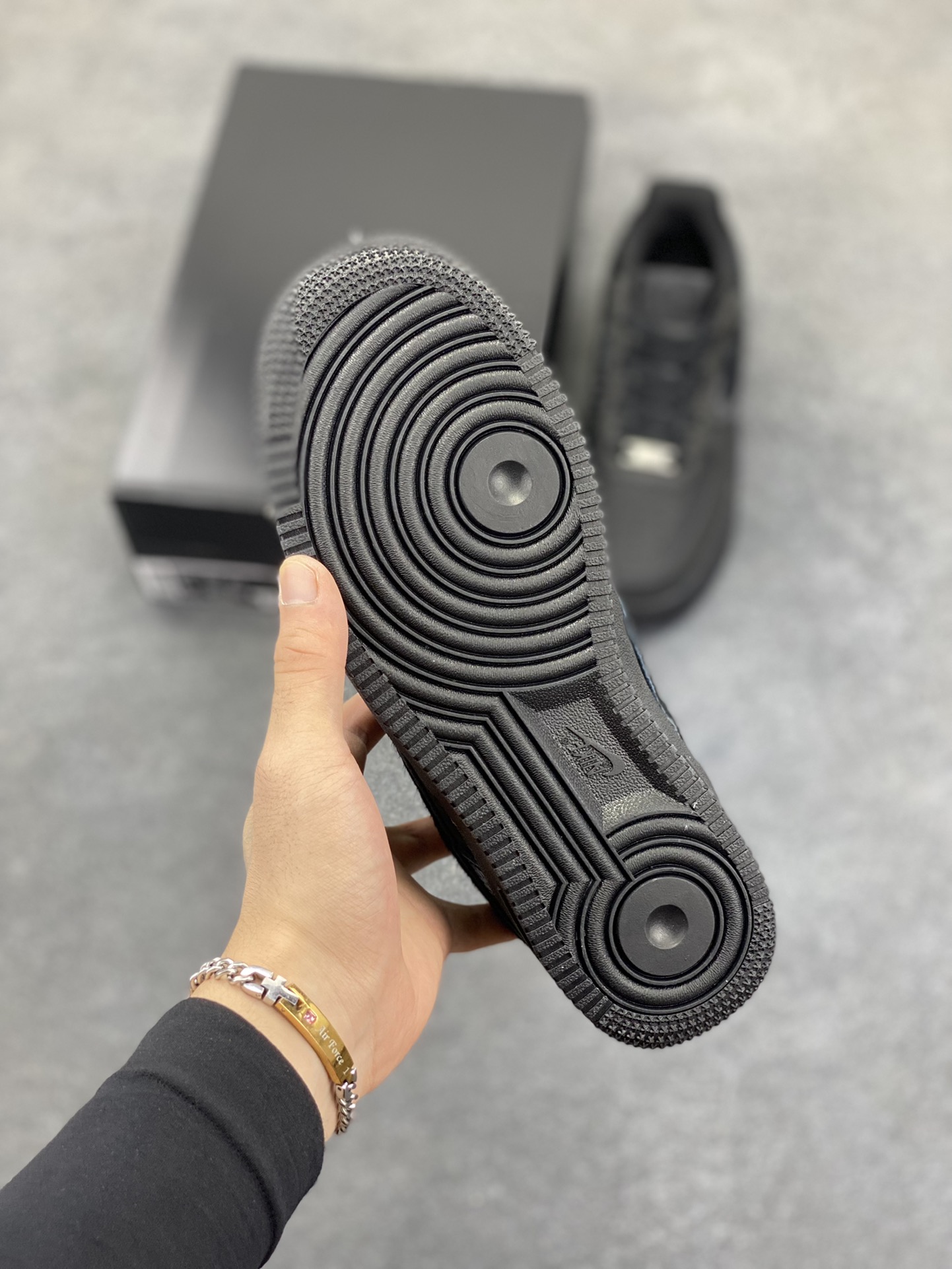 图片[5]-Nike Air Force 1 Low 黑裂纹 空军一号低帮运动休闲板鞋 原楦头原纸板 打造纯正空军版型 专注外贸渠道 全掌内置蜂窝气垫 原盒配件 原厂中底钢印、拉帮完美 货号：HQ1977-001 尺码：36 36.5 37.5 38 38.5 39 40 40.5 41 42 42.5 43 44 44.5 45\”},\”album\”：{\”autoIncreasePriceConfig\”：{\”isHaveConfig\”：false},\”vipLeftDay\”：165,\”avatarFrame\”：\”-选品中心