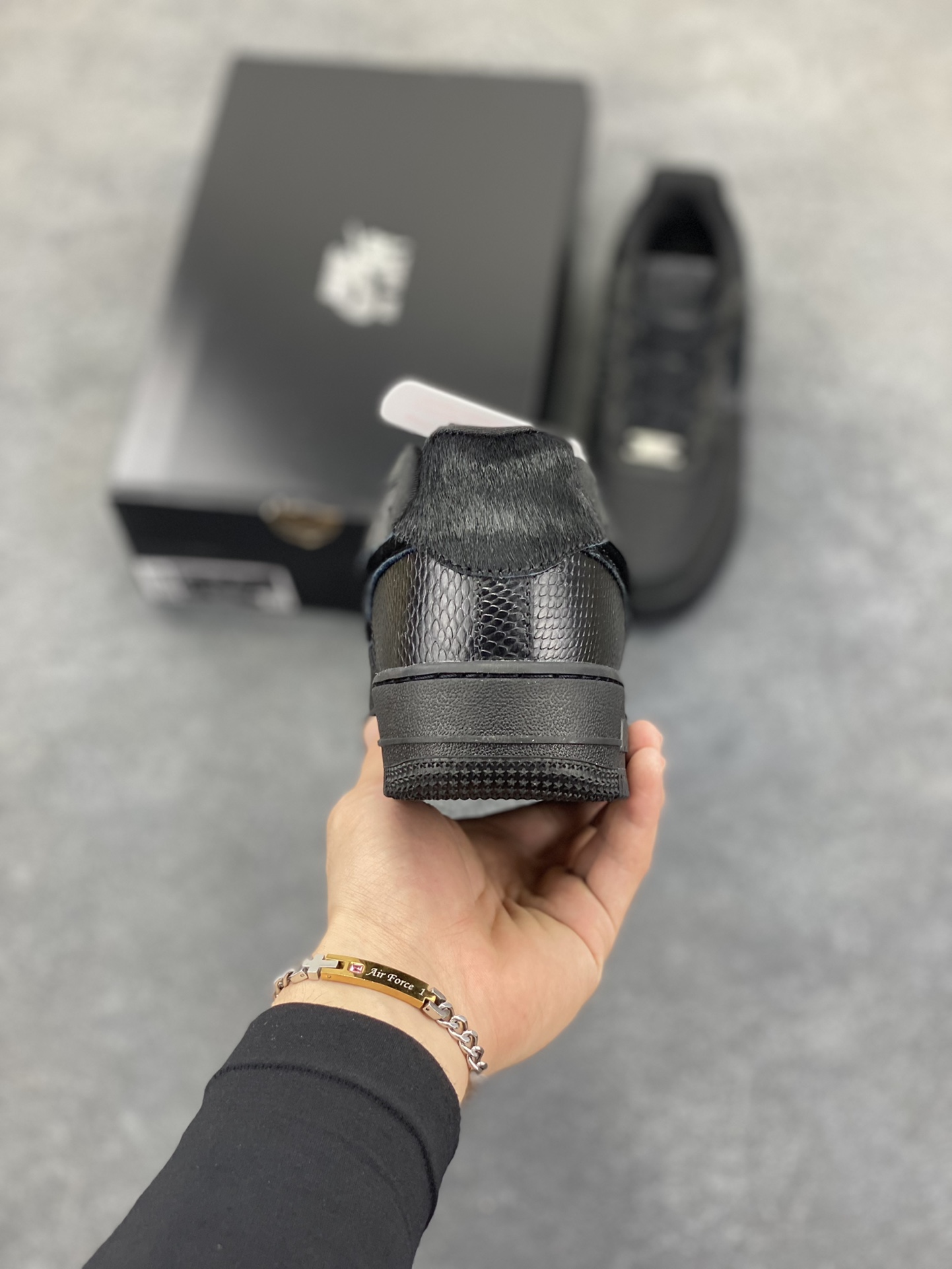 图片[4]-Nike Air Force 1 Low 黑裂纹 空军一号低帮运动休闲板鞋 原楦头原纸板 打造纯正空军版型 专注外贸渠道 全掌内置蜂窝气垫 原盒配件 原厂中底钢印、拉帮完美 货号：HQ1977-001 尺码：36 36.5 37.5 38 38.5 39 40 40.5 41 42 42.5 43 44 44.5 45\”},\”album\”：{\”autoIncreasePriceConfig\”：{\”isHaveConfig\”：false},\”vipLeftDay\”：165,\”avatarFrame\”：\”-选品中心