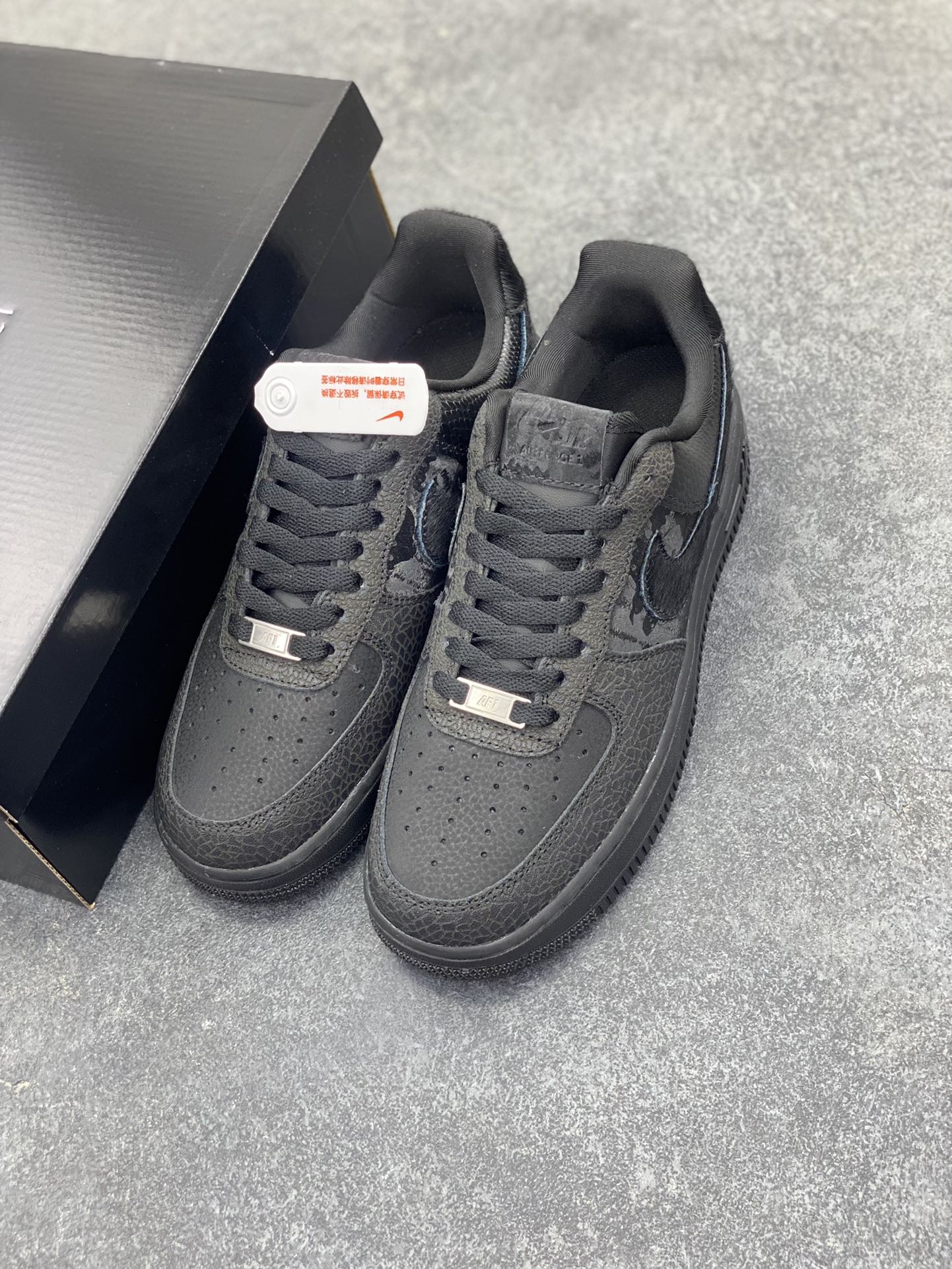 图片[8]-Nike Air Force 1 Low 黑裂纹 空军一号低帮运动休闲板鞋 原楦头原纸板 打造纯正空军版型 专注外贸渠道 全掌内置蜂窝气垫 原盒配件 原厂中底钢印、拉帮完美 货号：HQ1977-001 尺码：36 36.5 37.5 38 38.5 39 40 40.5 41 42 42.5 43 44 44.5 45\”},\”album\”：{\”autoIncreasePriceConfig\”：{\”isHaveConfig\”：false},\”vipLeftDay\”：165,\”avatarFrame\”：\”-选品中心
