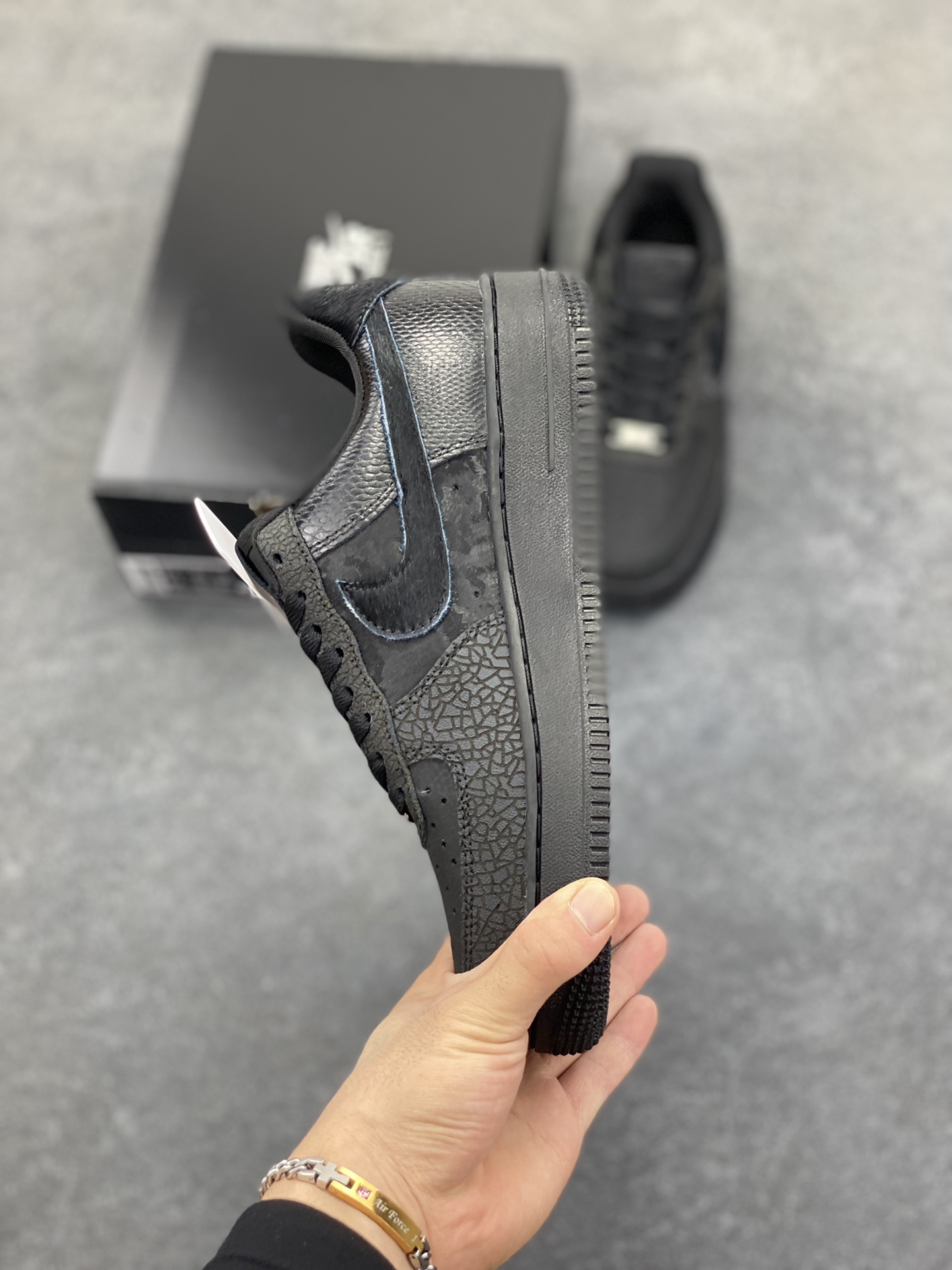 图片[3]-Nike Air Force 1 Low 黑裂纹 空军一号低帮运动休闲板鞋 原楦头原纸板 打造纯正空军版型 专注外贸渠道 全掌内置蜂窝气垫 原盒配件 原厂中底钢印、拉帮完美 货号：HQ1977-001 尺码：36 36.5 37.5 38 38.5 39 40 40.5 41 42 42.5 43 44 44.5 45\”},\”album\”：{\”autoIncreasePriceConfig\”：{\”isHaveConfig\”：false},\”vipLeftDay\”：165,\”avatarFrame\”：\”-选品中心