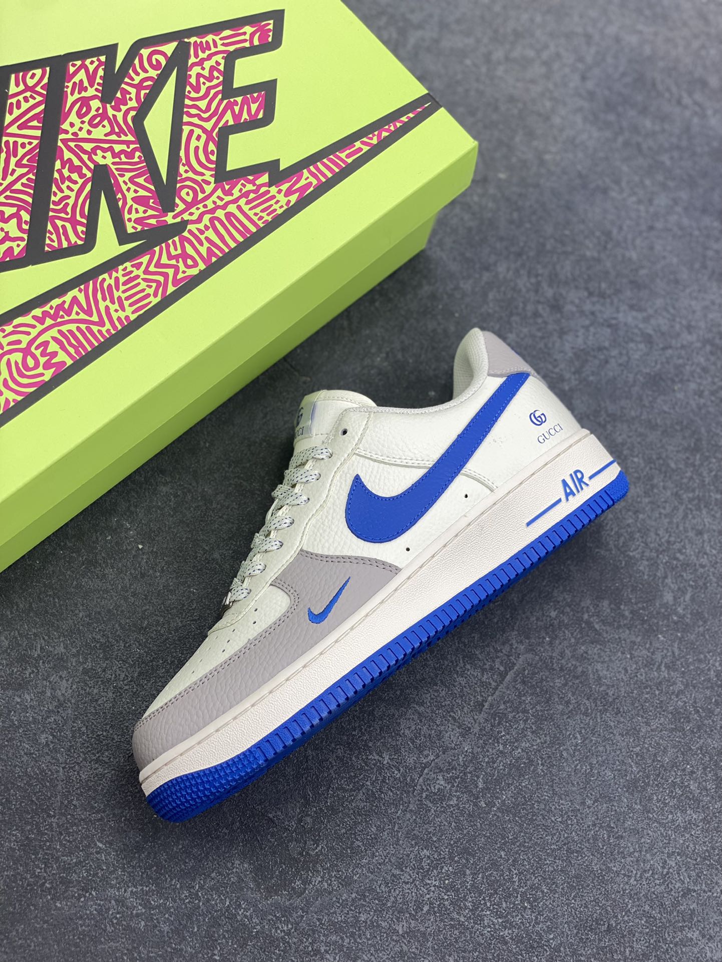 图片[7]-高端定制Nike Air Force 1 “古驰联名—米白灰蓝钩 高端定制 低帮休闲板鞋 定制鞋盒 大厂纯原品质出货 超高清洁度 皮料切割干净无任何毛边 细节完美 货号：KX2532-502 尺码：36 36.5 37.5 38 38.5 39 40 40.5 41 42 42.5 43 44 44.5 45-选品中心