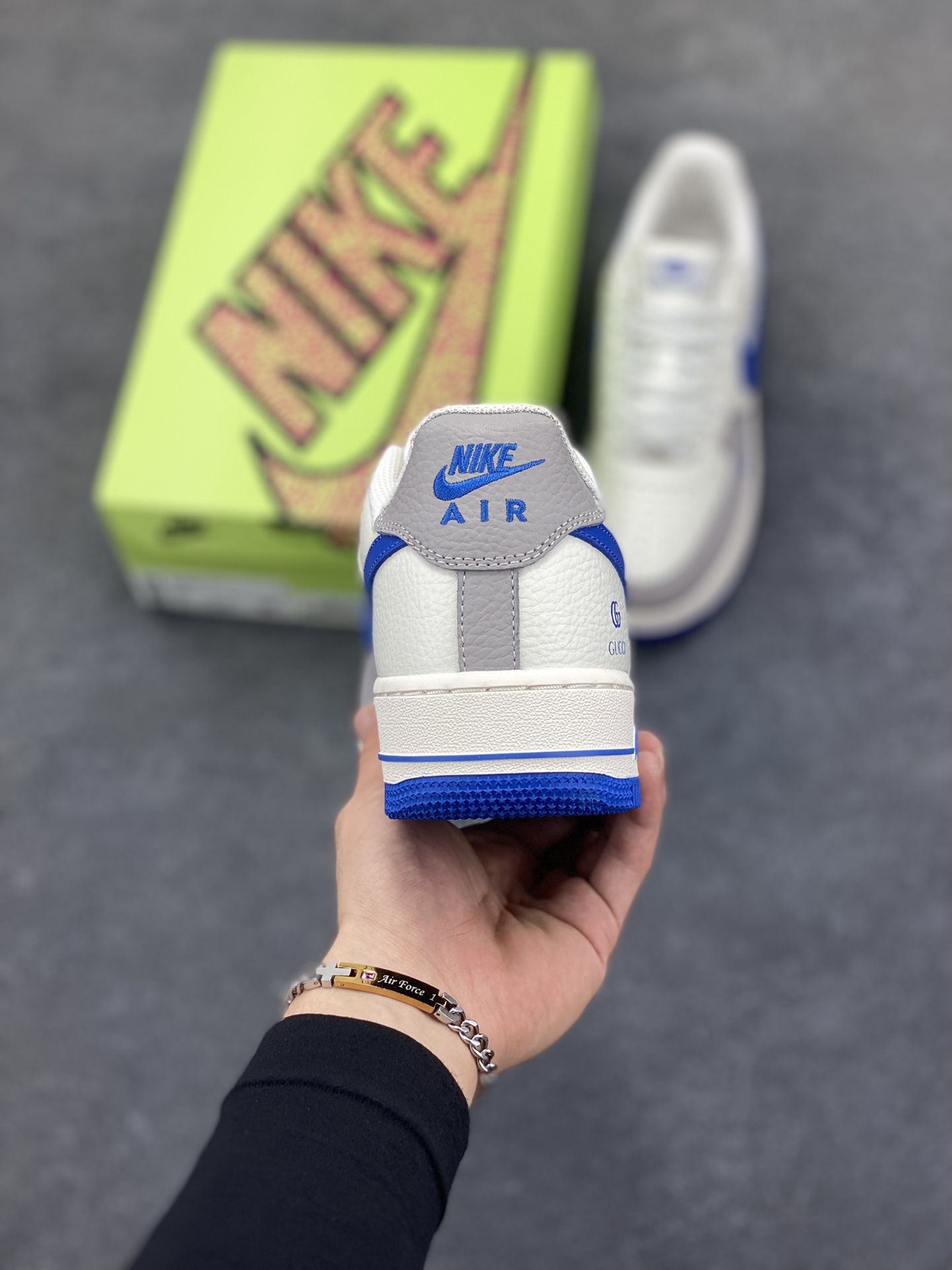 图片[4]-高端定制Nike Air Force 1 “古驰联名—米白灰蓝钩 高端定制 低帮休闲板鞋 定制鞋盒 大厂纯原品质出货 超高清洁度 皮料切割干净无任何毛边 细节完美 货号：KX2532-502 尺码：36 36.5 37.5 38 38.5 39 40 40.5 41 42 42.5 43 44 44.5 45-选品中心