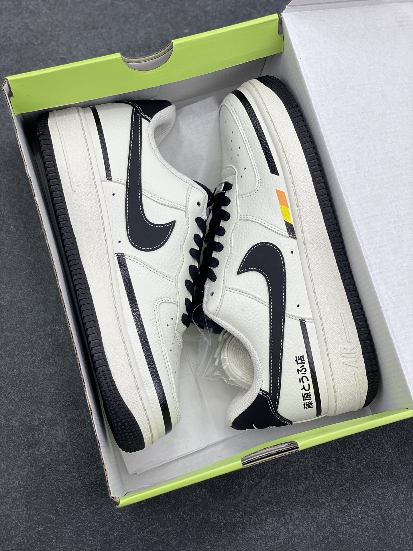 图片[9]-高端定制Nike Air Force 1 藤原豆腐店联名 高端定制 低帮休闲板鞋 定制鞋盒 大厂纯原品质出货 超高清洁度 皮料切割干净无任何毛边 细节完美 货号：KX2532-503 尺码：36 36.5 37.5 38 38.5 39 40 40.5 41 42 42.5 43 44 44.5 45-选品中心
