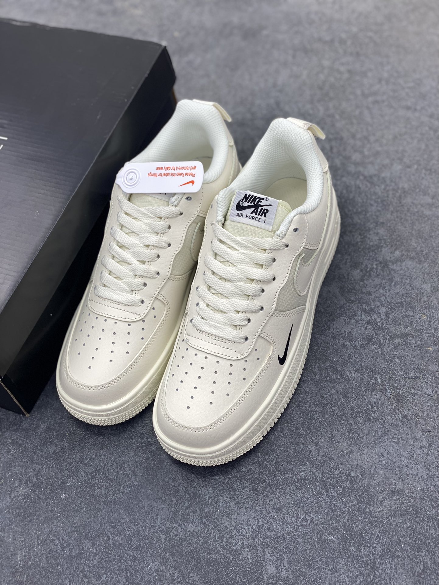 图片[8]-福利特价 Nike Air Force 1 Low 白黑小勾 空军一号低帮运动休闲板鞋 原楦头原纸板 打造纯正空军版型 专注外贸渠道 全掌内置蜂窝气垫 原盒配件 原厂中底钢印、拉帮完美 货号：FZ4625-100 尺码：36 36.5 37.5 38 38.5 39 40 40.5 41 42 42.5 43 44 44.5 45-选品中心