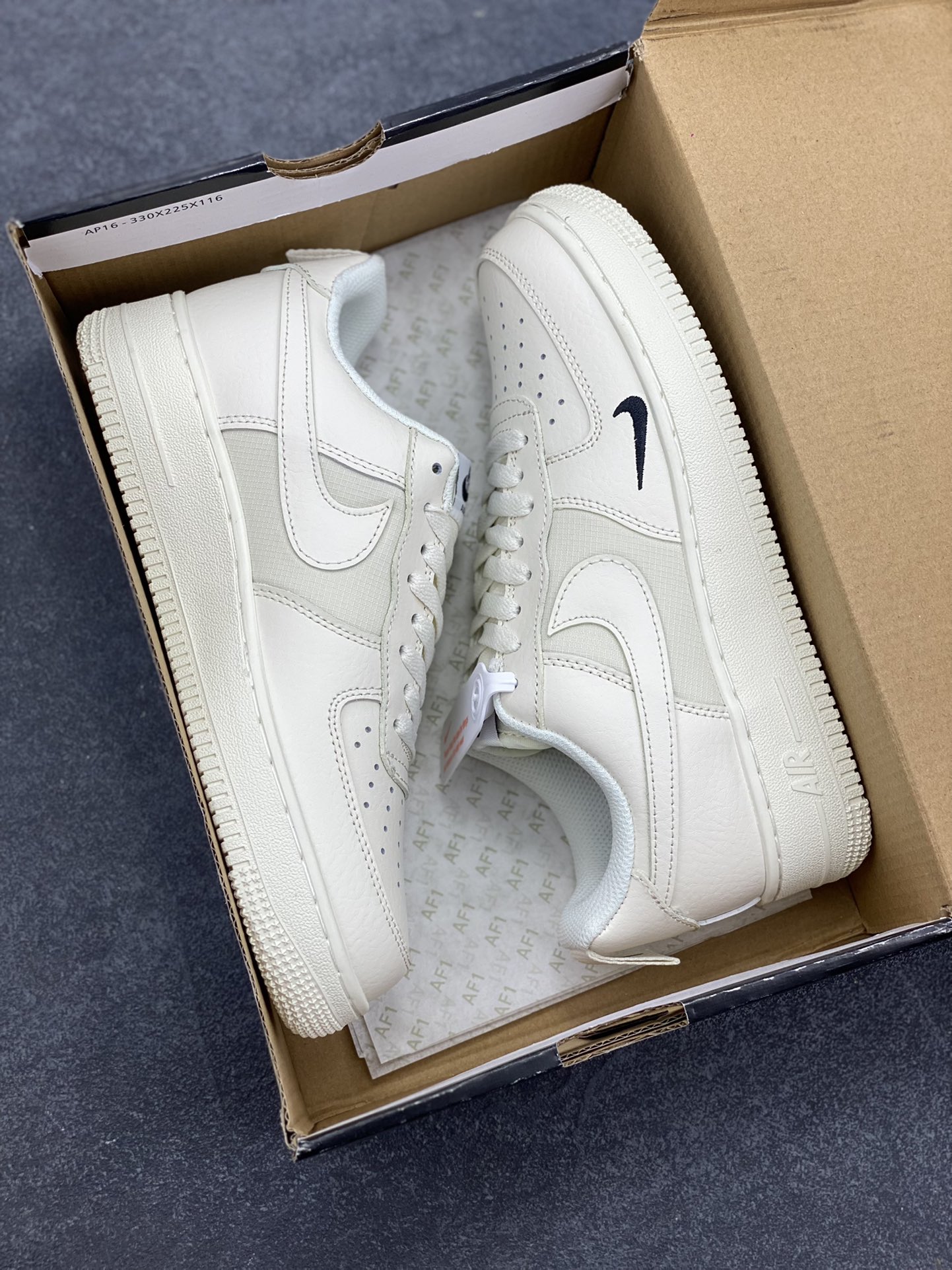 图片[9]-福利特价 Nike Air Force 1 Low 白黑小勾 空军一号低帮运动休闲板鞋 原楦头原纸板 打造纯正空军版型 专注外贸渠道 全掌内置蜂窝气垫 原盒配件 原厂中底钢印、拉帮完美 货号：FZ4625-100 尺码：36 36.5 37.5 38 38.5 39 40 40.5 41 42 42.5 43 44 44.5 45-选品中心