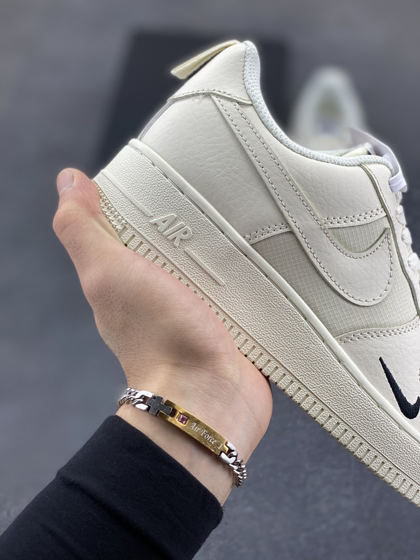 图片[6]-福利特价 Nike Air Force 1 Low 白黑小勾 空军一号低帮运动休闲板鞋 原楦头原纸板 打造纯正空军版型 专注外贸渠道 全掌内置蜂窝气垫 原盒配件 原厂中底钢印、拉帮完美 货号：FZ4625-100 尺码：36 36.5 37.5 38 38.5 39 40 40.5 41 42 42.5 43 44 44.5 45-选品中心