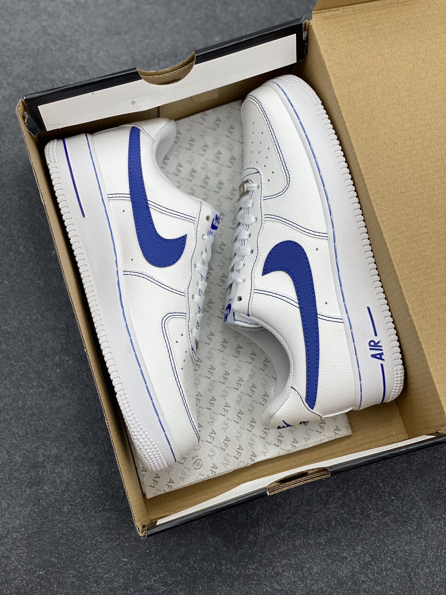 图片[9]-福利特价 Nike Air Force 1 Low 白蓝 原楦头原纸板 打造纯正空军版型 专注外贸渠道 全掌内置蜂窝气垫 原盒配件 原厂中底钢印、拉帮完美 货号：HQ2037-100 尺码：36 36.5 37.5 38 38.5 39 40 40.5 41 42 42.5 43 44 44.5 45-选品中心