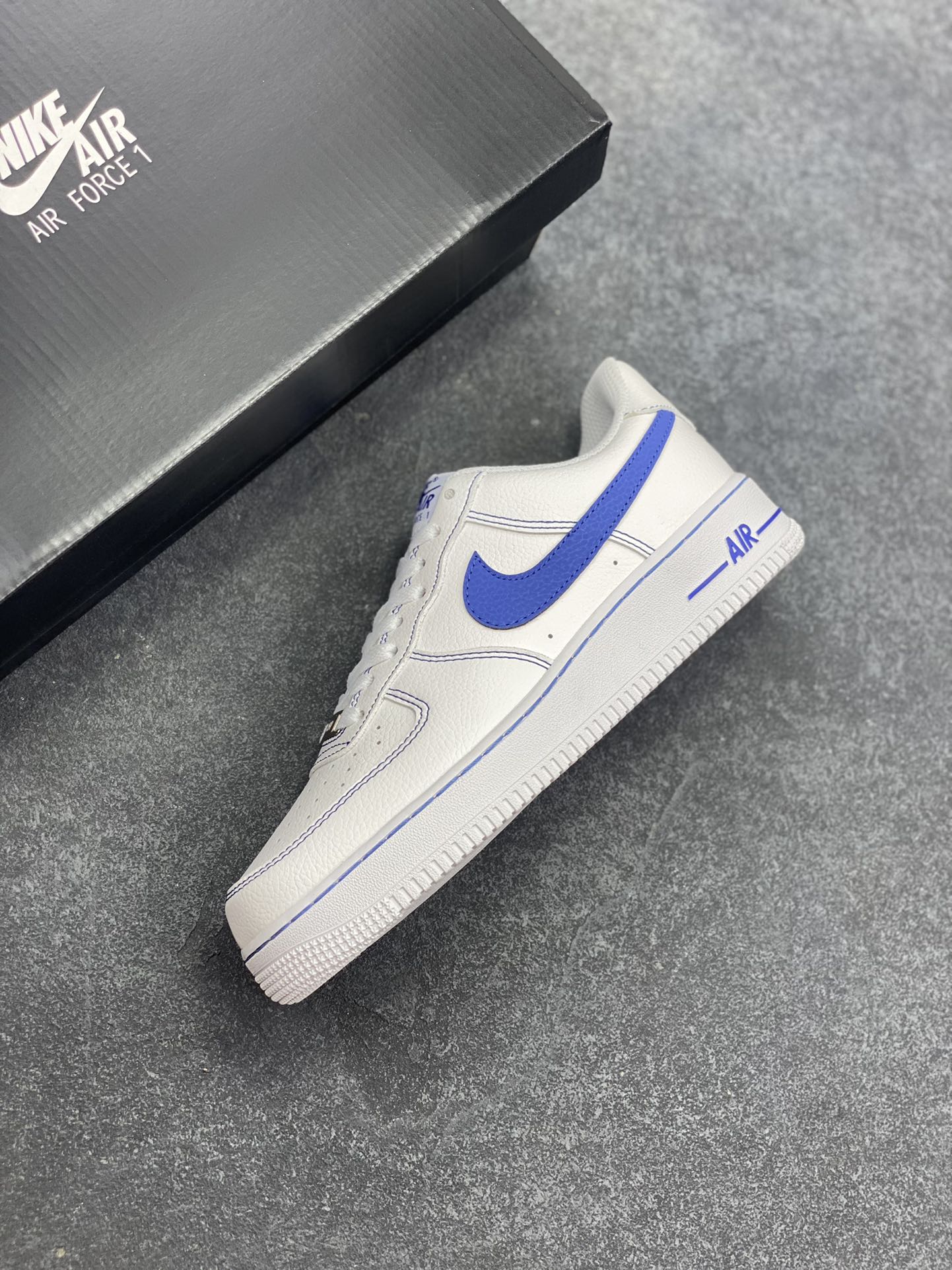 图片[7]-福利特价 Nike Air Force 1 Low 白蓝 原楦头原纸板 打造纯正空军版型 专注外贸渠道 全掌内置蜂窝气垫 原盒配件 原厂中底钢印、拉帮完美 货号：HQ2037-100 尺码：36 36.5 37.5 38 38.5 39 40 40.5 41 42 42.5 43 44 44.5 45-选品中心