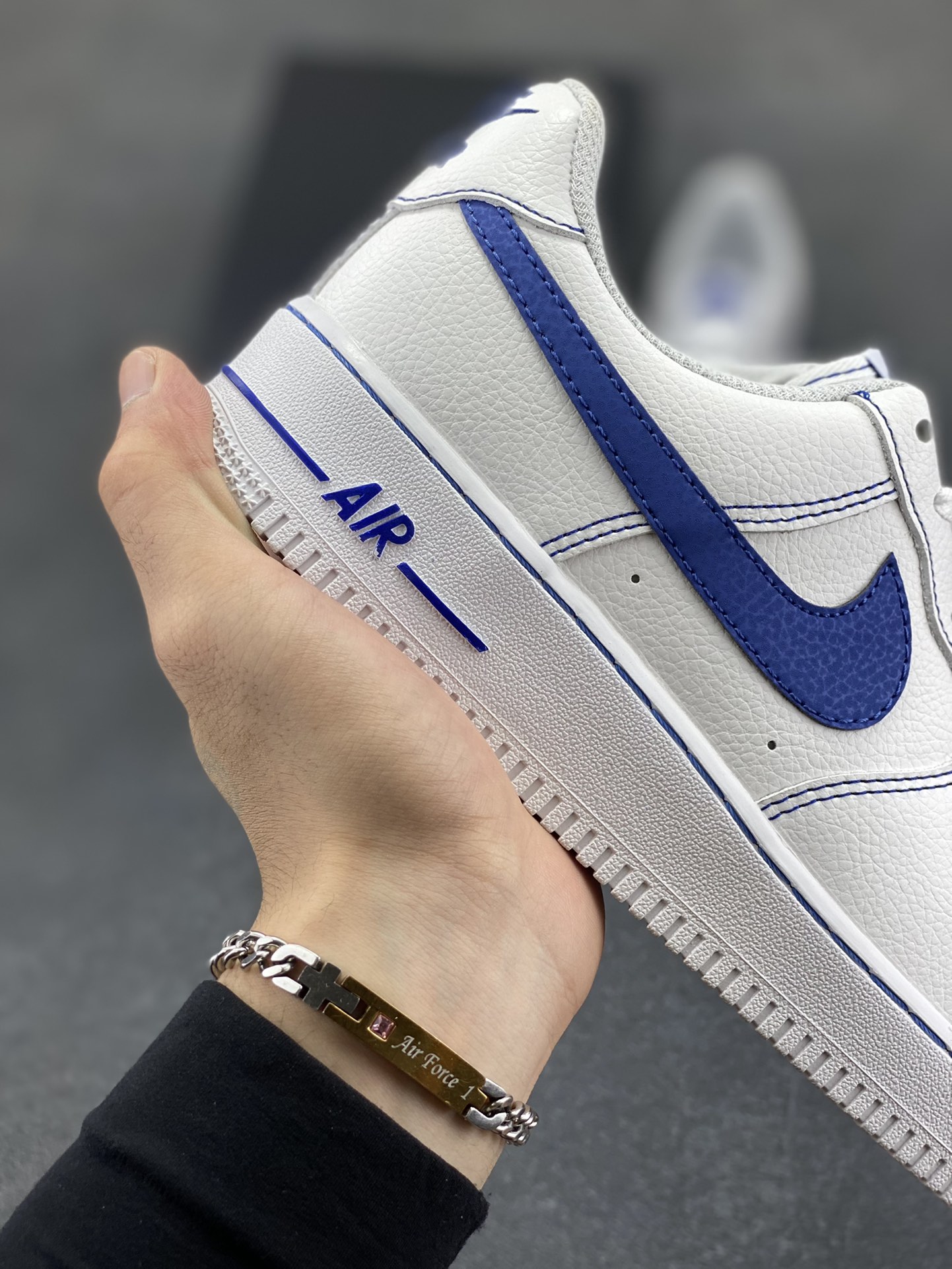 图片[6]-福利特价 Nike Air Force 1 Low 白蓝 原楦头原纸板 打造纯正空军版型 专注外贸渠道 全掌内置蜂窝气垫 原盒配件 原厂中底钢印、拉帮完美 货号：HQ2037-100 尺码：36 36.5 37.5 38 38.5 39 40 40.5 41 42 42.5 43 44 44.5 45-选品中心